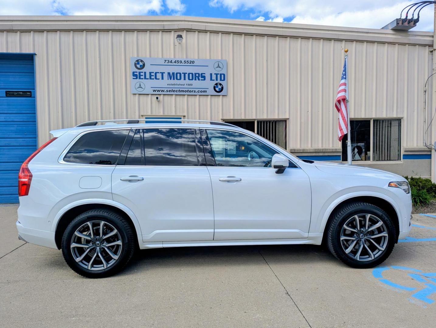 2019 White /Black Leather Volvo XC90 T5 Momentum (YV4102PK8K1) with an 2.0L L4 DOHC 16V engine, 8A transmission, located at 603 Amelia Street, Plymouth, MI, 48170, (734) 459-5520, 42.378841, -83.464546 - Vehicles shown by appointment - Please call ahead - 734-459-5520, text 734-658-4573 or contact us via our web site at: http://www.selectmotors.com for complete Inventory, Photos, Videos and FREE Carfax Reports. 2019 Volvo XC90 T5 Momentum – One Owner, Impeccable Condition Price: $17,995 Milea - Photo#10