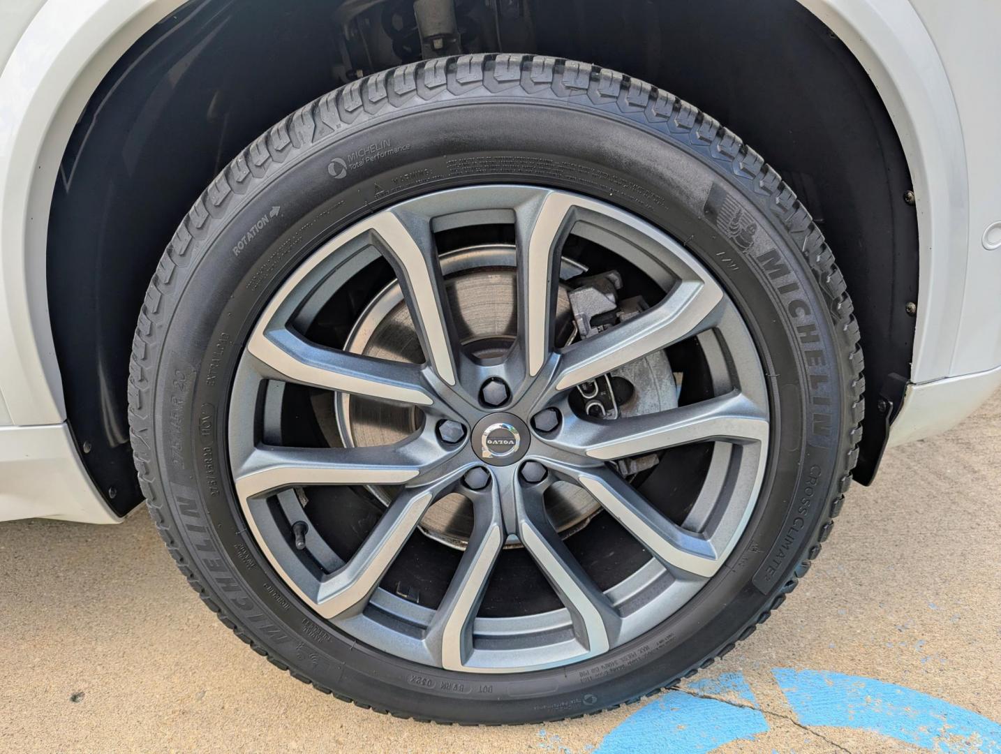 2019 White /Black Leather Volvo XC90 T5 Momentum (YV4102PK8K1) with an 2.0L L4 DOHC 16V engine, 8A transmission, located at 603 Amelia Street, Plymouth, MI, 48170, (734) 459-5520, 42.378841, -83.464546 - Vehicles shown by appointment - Please call ahead - 734-459-5520, text 734-658-4573 or contact us via our web site at: http://www.selectmotors.com for complete Inventory, Photos, Videos and FREE Carfax Reports. 2019 Volvo XC90 T5 Momentum – One Owner, Impeccable Condition Price: $17,995 Milea - Photo#11