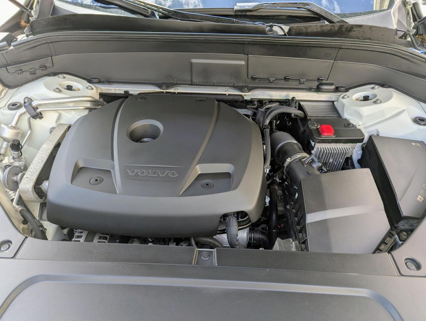 2019 White /Black Leather Volvo XC90 T5 Momentum (YV4102PK8K1) with an 2.0L L4 DOHC 16V engine, 8A transmission, located at 603 Amelia Street, Plymouth, MI, 48170, (734) 459-5520, 42.378841, -83.464546 - Vehicles shown by appointment - Please call ahead - 734-459-5520, text 734-658-4573 or contact us via our web site at: http://www.selectmotors.com for complete Inventory, Photos, Videos and FREE Carfax Reports. 2019 Volvo XC90 T5 Momentum – One Owner, Impeccable Condition Price: $17,995 Milea - Photo#13