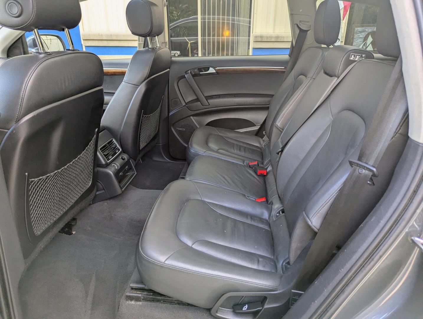 2015 Gray Pearl /Black Leather Audi Q7 3.0T Premium Plus quattro (WA1LGAFE2FD) with an 3.0L V6 DOHC 24V TURBO engine, 8-Speed Automatic transmission, located at 603 Amelia Street, Plymouth, MI, 48170, (734) 459-5520, 42.378841, -83.464546 - Vehicles shown by appointment - Please call ahead - 734-459-5520, text 734-658-4573 or contact us via our web site at: http://www.selectmotors.com for complete Inventory, Photos, Videos and FREE Carfax Reports. Original window sticker: https://monroneylabels.com/cars/16258003-2015-audi-q7 For - Photo#6
