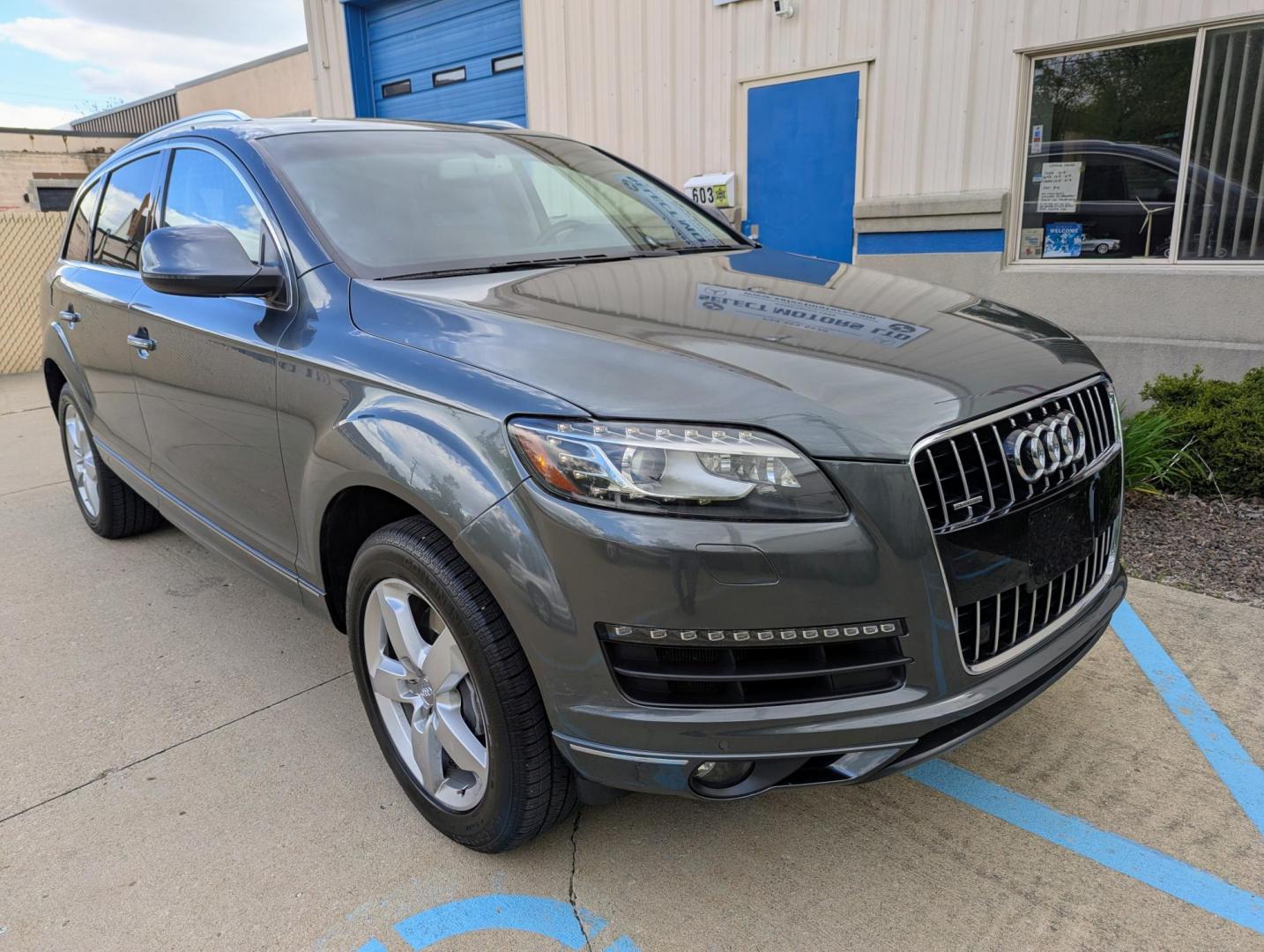 2015 Gray Pearl /Black Leather Audi Q7 3.0T Premium Plus quattro (WA1LGAFE2FD) with an 3.0L V6 DOHC 24V TURBO engine, 8-Speed Automatic transmission, located at 603 Amelia Street, Plymouth, MI, 48170, (734) 459-5520, 42.378841, -83.464546 - Vehicles shown by appointment - Please call ahead - 734-459-5520, text 734-658-4573 or contact us via our web site at: http://www.selectmotors.com for complete Inventory, Photos, Videos and FREE Carfax Reports. Original window sticker: https://monroneylabels.com/cars/16258003-2015-audi-q7 For - Photo#11