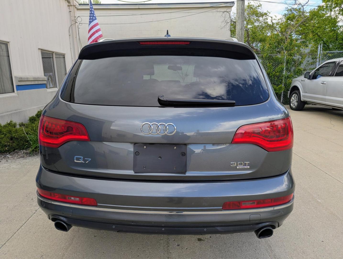 2015 Gray Pearl /Black Leather Audi Q7 3.0T Premium Plus quattro (WA1LGAFE2FD) with an 3.0L V6 DOHC 24V TURBO engine, 8-Speed Automatic transmission, located at 603 Amelia Street, Plymouth, MI, 48170, (734) 459-5520, 42.378841, -83.464546 - Vehicles shown by appointment - Please call ahead - 734-459-5520, text 734-658-4573 or contact us via our web site at: http://www.selectmotors.com for complete Inventory, Photos, Videos and FREE Carfax Reports. Original window sticker: https://monroneylabels.com/cars/16258003-2015-audi-q7 For - Photo#14