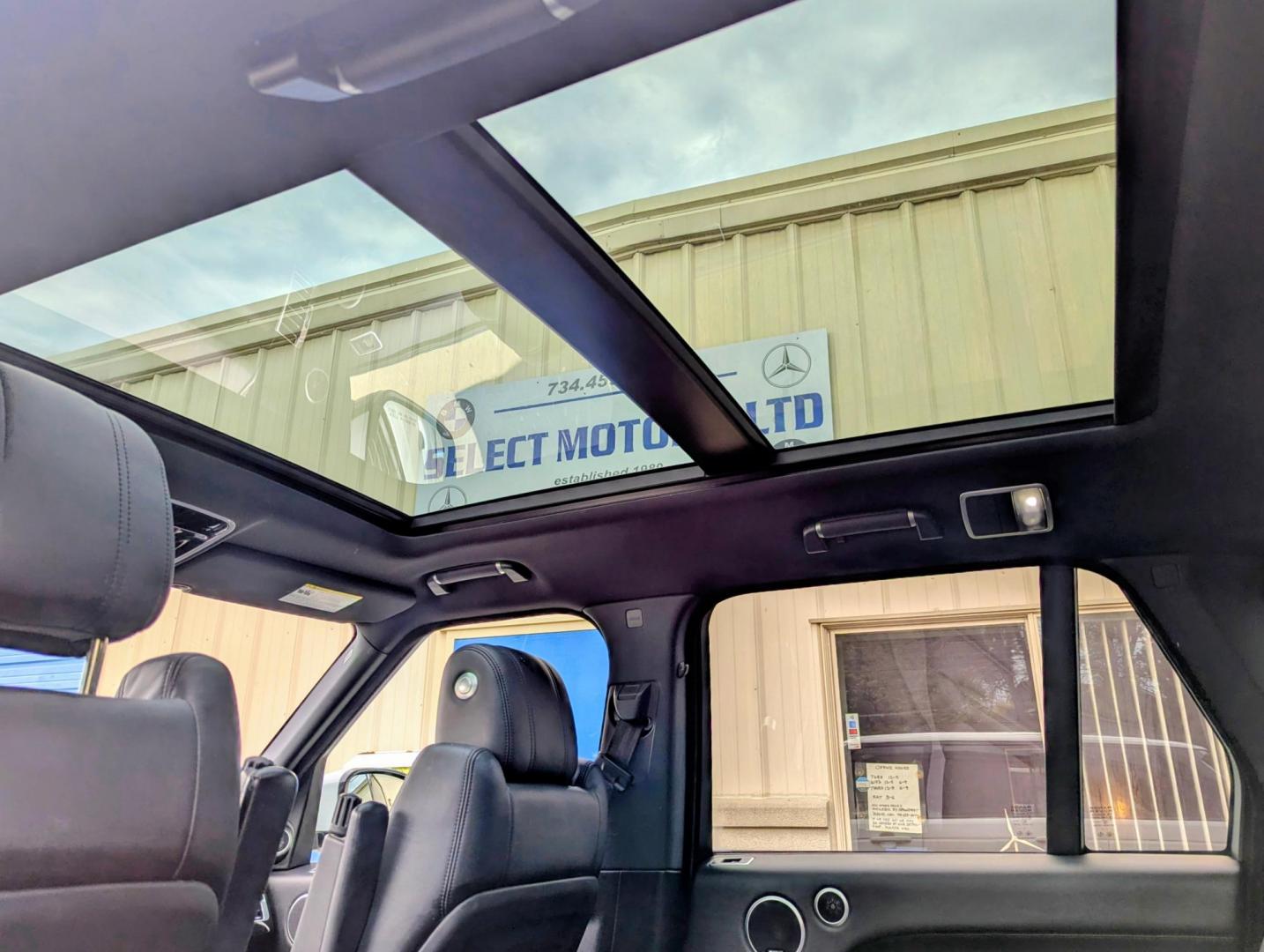 2016 White /Black Leather Land Rover Range Rover HSE (SALGS2VF1GA) with an 3.0L V6 DOHC 24V SUPERCHARGED engine, 8A transmission, located at 603 Amelia Street, Plymouth, MI, 48170, (734) 459-5520, 42.378841, -83.464546 - Vehicles shown by appointment - Please call ahead - 734-459-5520, text 734-658-4573 or contact us via our web site at: http://www.selectmotors.com for complete Inventory, Photos, Videos and FREE Carfax Reports. For Sale: 2016 Range Rover HSE – Luxury & Performance Experience the pinnacle of Brit - Photo#6