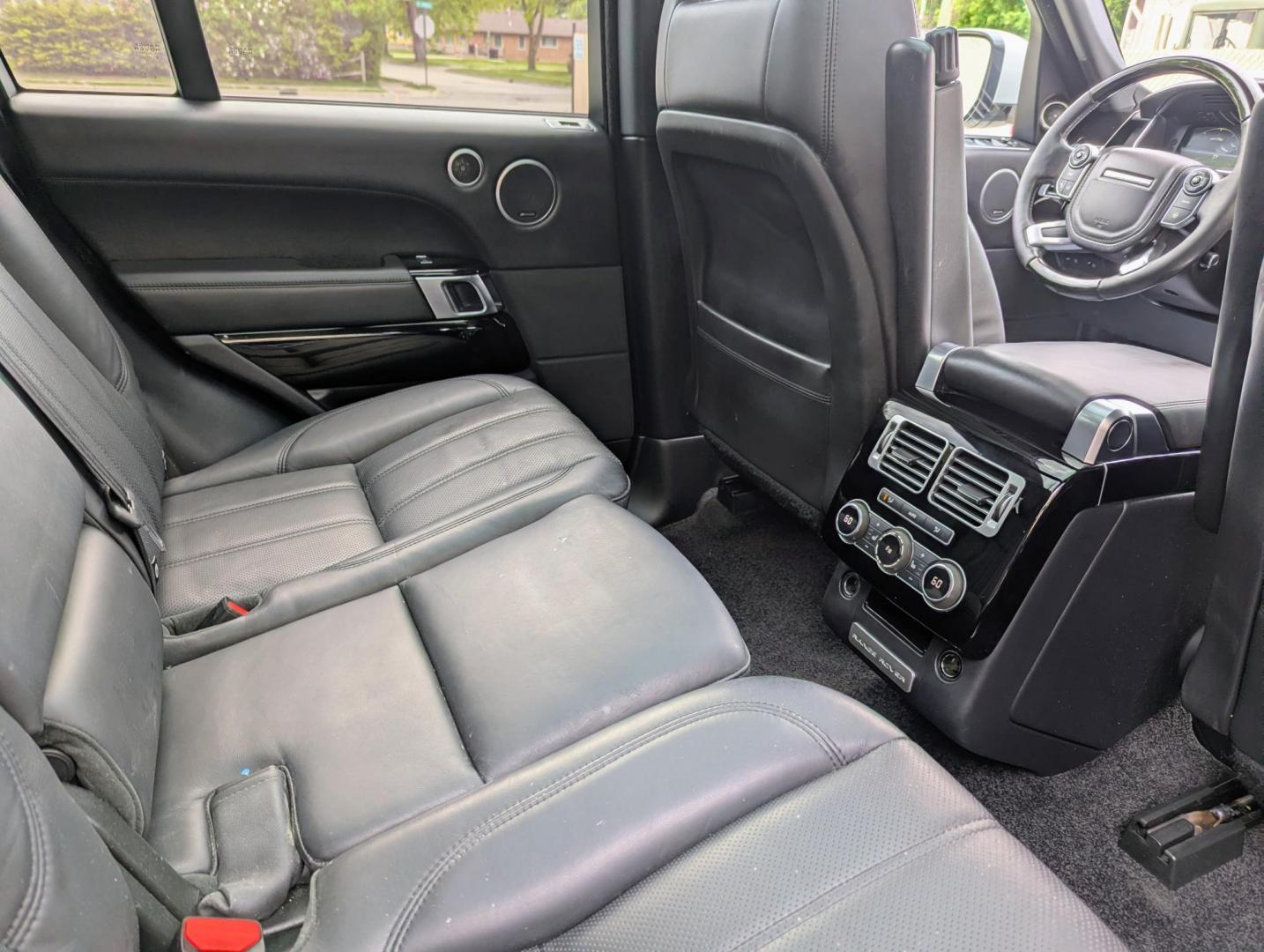 2016 White /Black Leather Land Rover Range Rover HSE (SALGS2VF1GA) with an 3.0L V6 DOHC 24V SUPERCHARGED engine, 8A transmission, located at 603 Amelia Street, Plymouth, MI, 48170, (734) 459-5520, 42.378841, -83.464546 - Vehicles shown by appointment - Please call ahead - 734-459-5520, text 734-658-4573 or contact us via our web site at: http://www.selectmotors.com for complete Inventory, Photos, Videos and FREE Carfax Reports. For Sale: 2016 Range Rover HSE – Luxury & Performance Experience the pinnacle of Brit - Photo#8