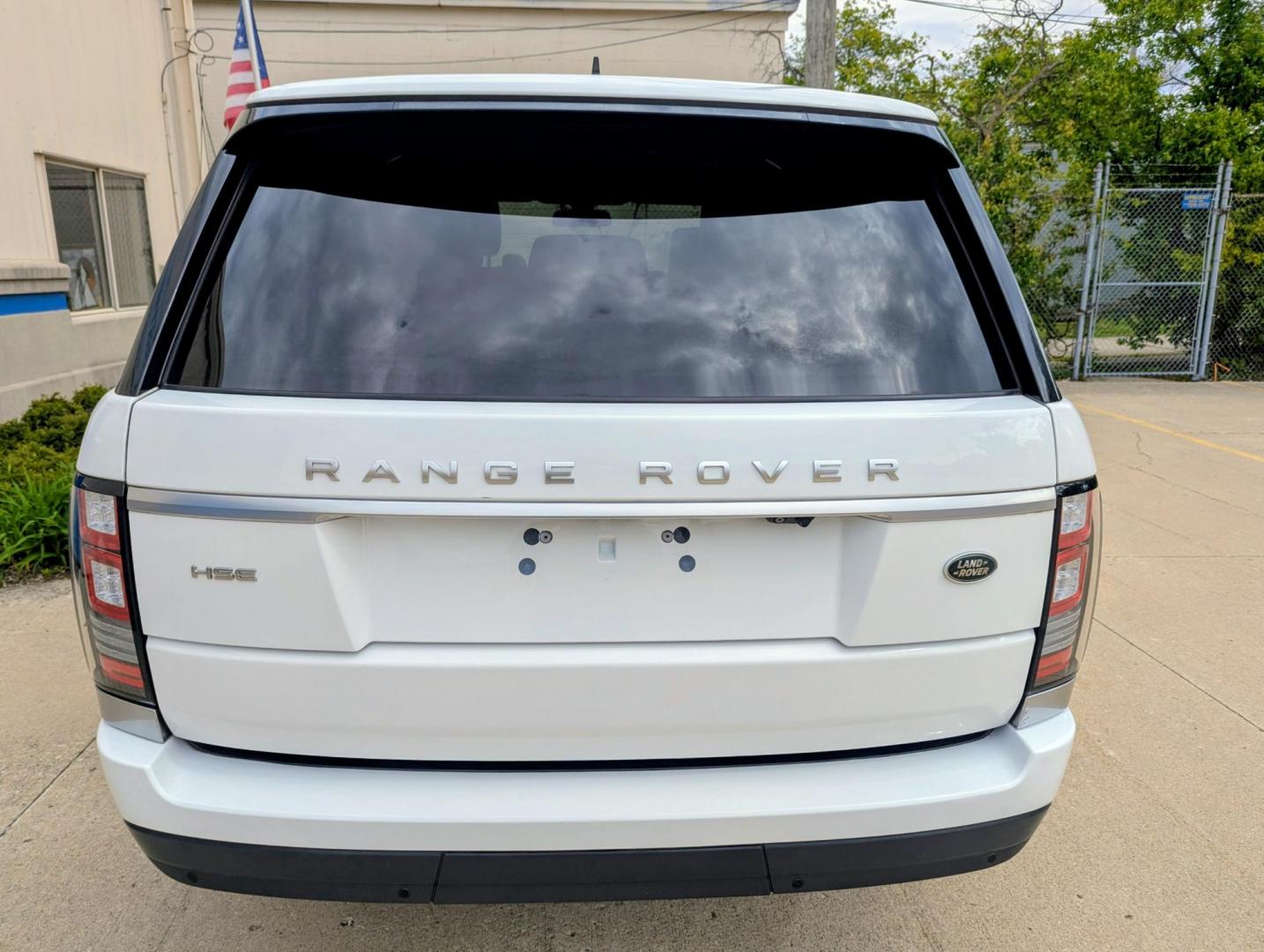 2016 White /Black Leather Land Rover Range Rover HSE (SALGS2VF1GA) with an 3.0L V6 DOHC 24V SUPERCHARGED engine, 8A transmission, located at 603 Amelia Street, Plymouth, MI, 48170, (734) 459-5520, 42.378841, -83.464546 - Vehicles shown by appointment - Please call ahead - 734-459-5520, text 734-658-4573 or contact us via our web site at: http://www.selectmotors.com for complete Inventory, Photos, Videos and FREE Carfax Reports. For Sale: 2016 Range Rover HSE – Luxury & Performance Experience the pinnacle of Brit - Photo#14
