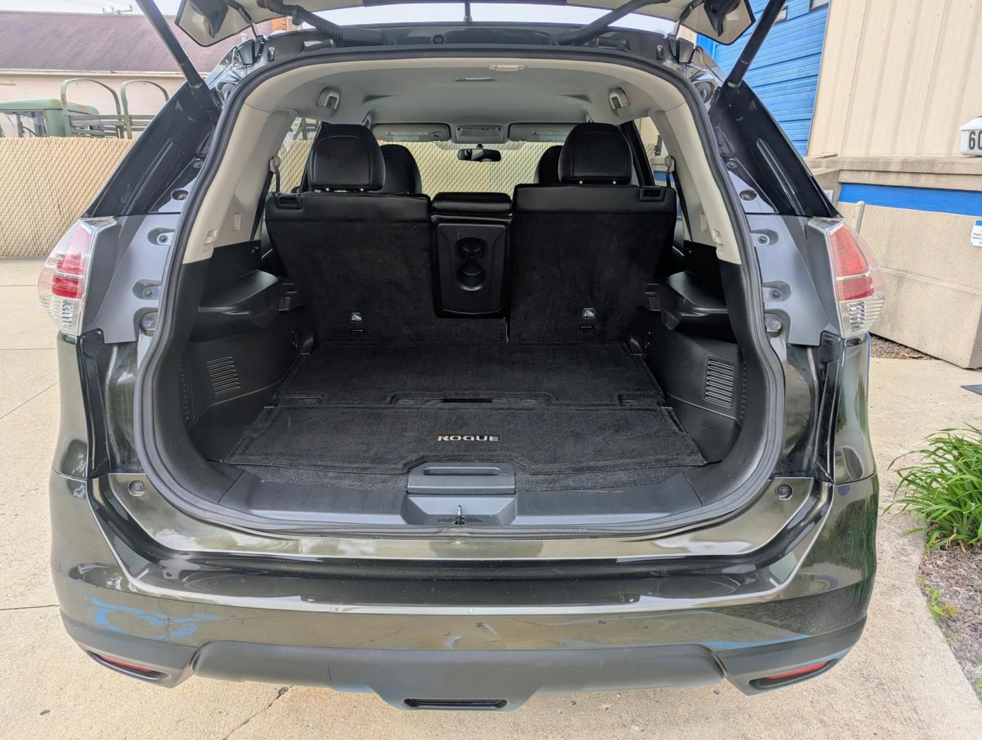 2016 Midnight Jade Metallic /Black Leather Nissan Rogue S AWD (5N1AT2MV3GC) with an 2.5L L4 DOHC 16V engine, CVT transmission, located at 603 Amelia Street, Plymouth, MI, 48170, (734) 459-5520, 42.378841, -83.464546 - Photo#6