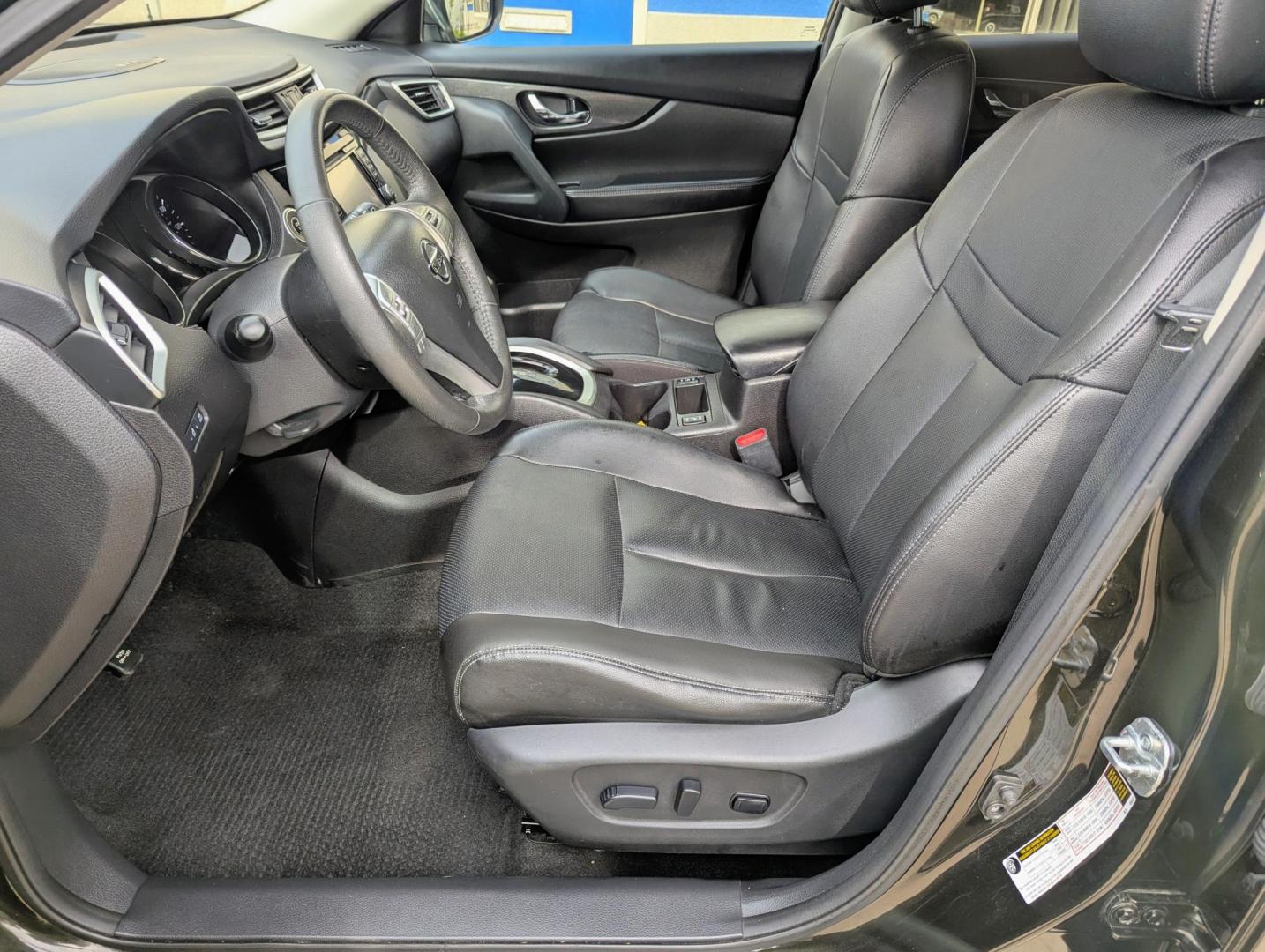 2016 Midnight Jade Metallic /Black Leather Nissan Rogue S AWD (5N1AT2MV3GC) with an 2.5L L4 DOHC 16V engine, CVT transmission, located at 603 Amelia Street, Plymouth, MI, 48170, (734) 459-5520, 42.378841, -83.464546 - Photo#4