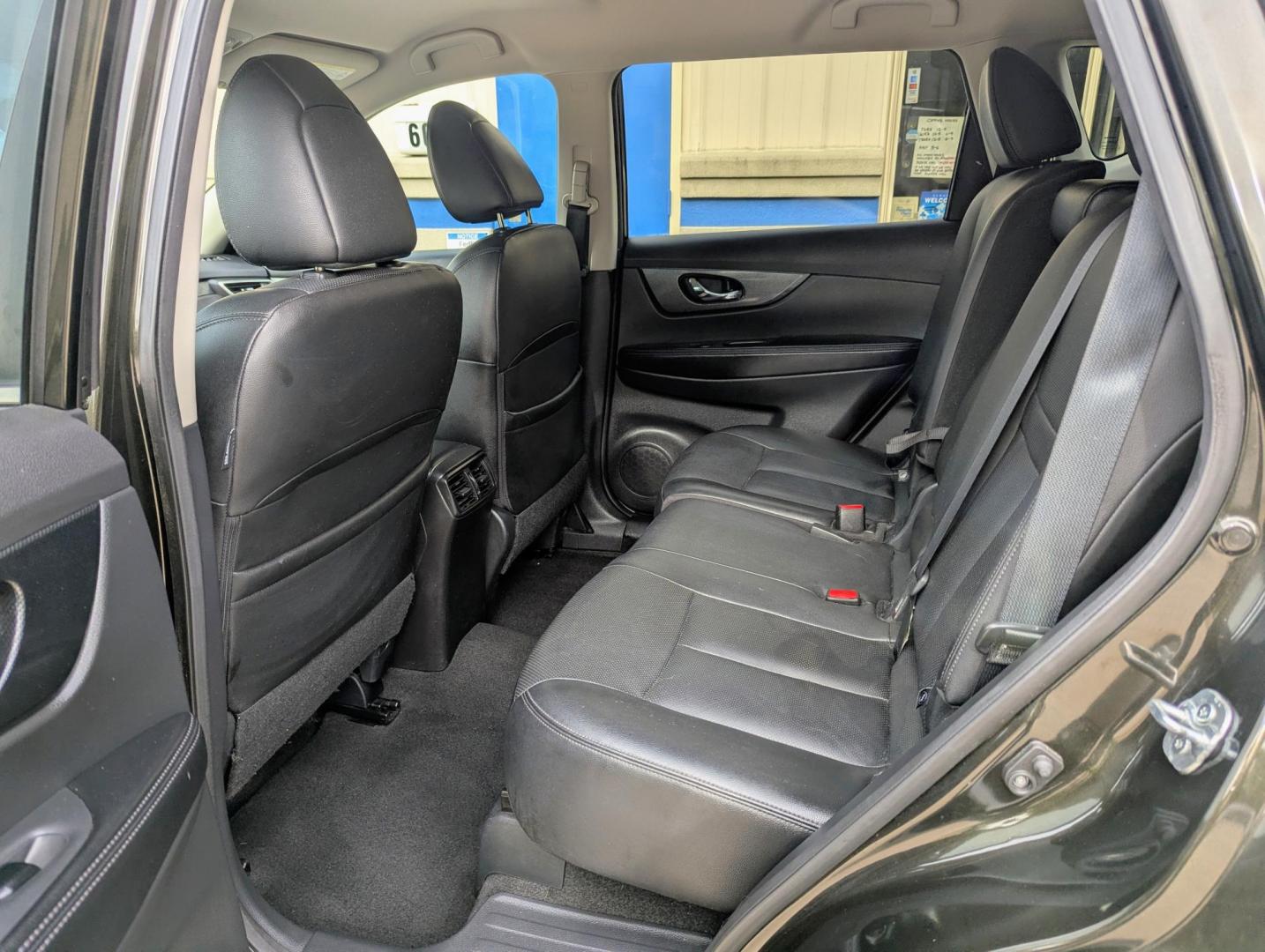2016 Midnight Jade Metallic /Black Leather Nissan Rogue S AWD (5N1AT2MV3GC) with an 2.5L L4 DOHC 16V engine, CVT transmission, located at 603 Amelia Street, Plymouth, MI, 48170, (734) 459-5520, 42.378841, -83.464546 - Photo#5