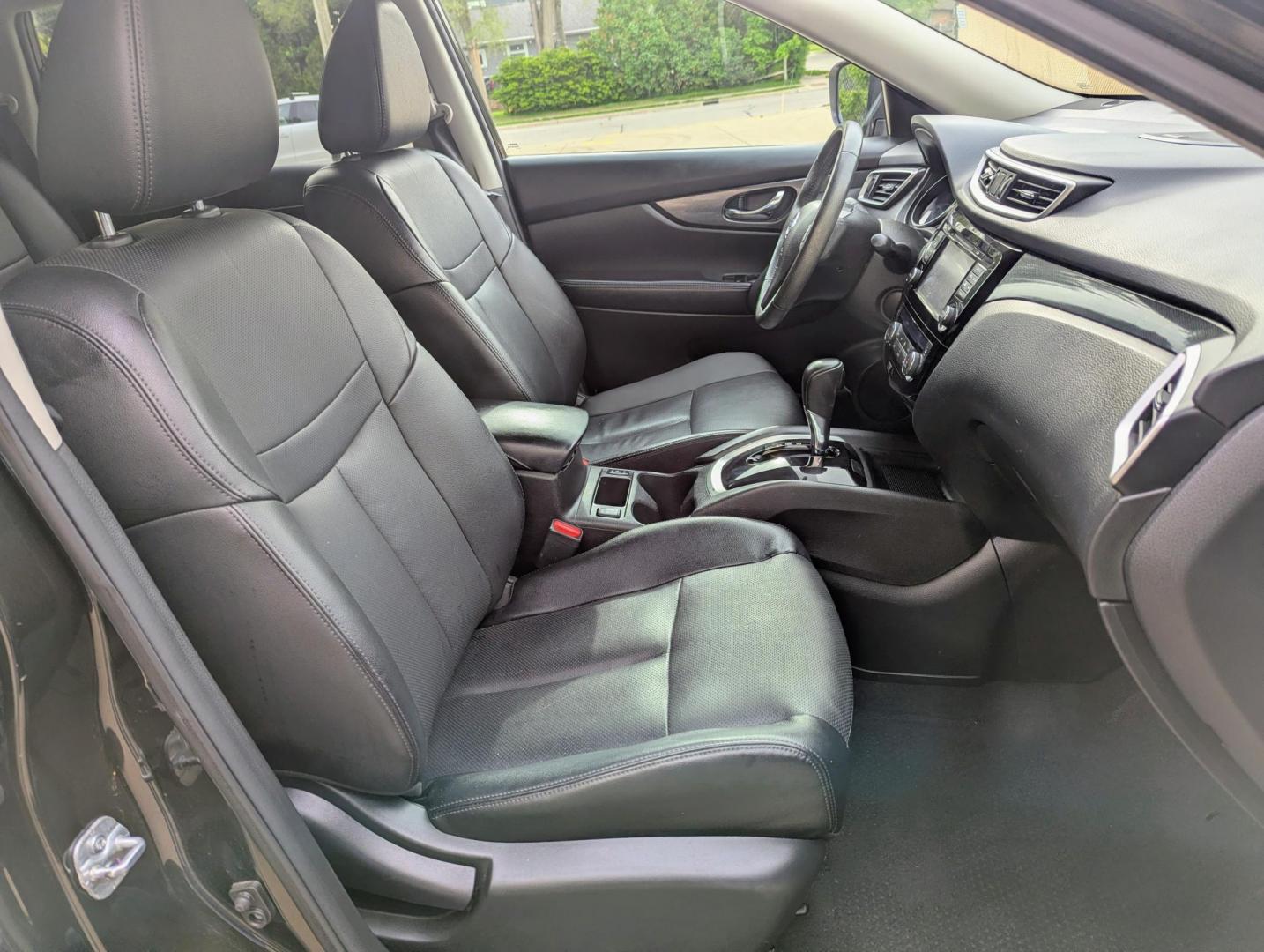 2016 Midnight Jade Metallic /Black Leather Nissan Rogue S AWD (5N1AT2MV3GC) with an 2.5L L4 DOHC 16V engine, CVT transmission, located at 603 Amelia Street, Plymouth, MI, 48170, (734) 459-5520, 42.378841, -83.464546 - Photo#7