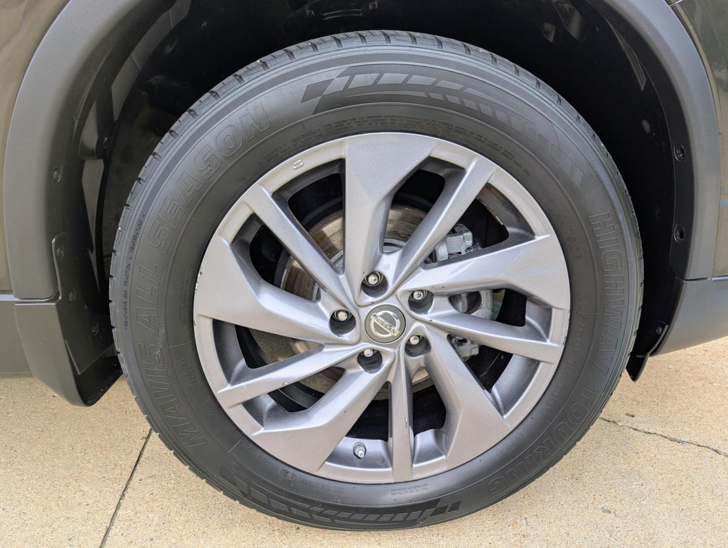 2016 Midnight Jade Metallic /Black Leather Nissan Rogue S AWD (5N1AT2MV3GC) with an 2.5L L4 DOHC 16V engine, CVT transmission, located at 603 Amelia Street, Plymouth, MI, 48170, (734) 459-5520, 42.378841, -83.464546 - Photo#14