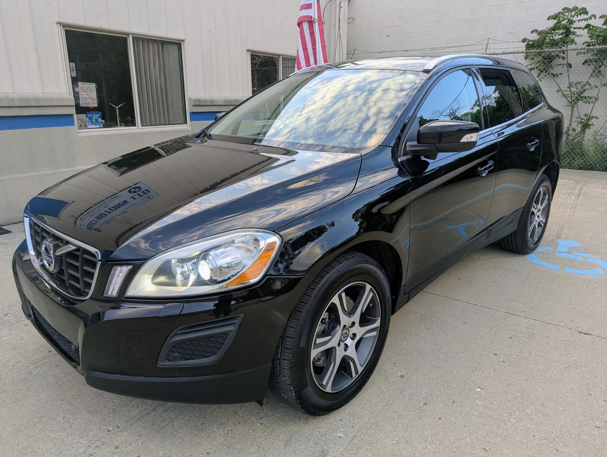photo of 2013 Volvo XC60 T6 AWD