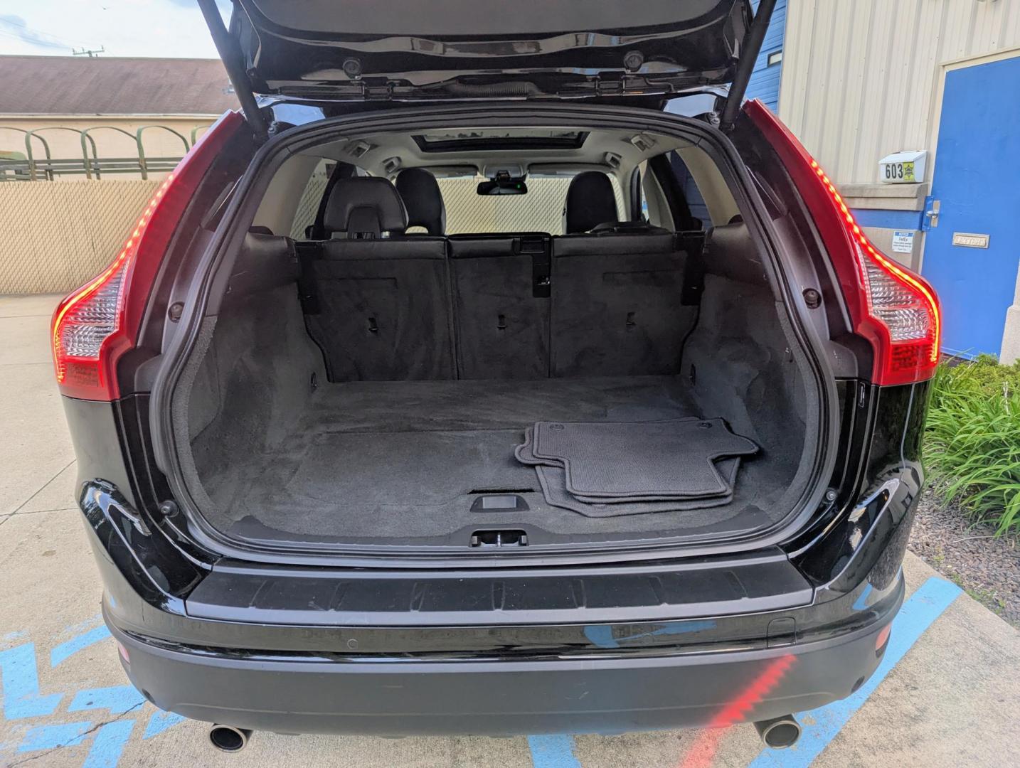 2013 Black /Black Leather Volvo XC60 T6 AWD (YV4902DZXD2) with an 3.0L L6 DOHC 24V TURBO engine, 6-Speed Automatic transmission, located at 603 Amelia Street, Plymouth, MI, 48170, (734) 459-5520, 42.378841, -83.464546 - Vehicles shown by appointment - Please call ahead - 734-459-5520, text 734-658-4573 or contact us via our web site at: http://www.selectmotors.com for complete Inventory, Photos, Videos and FREE Carfax Reports. 2013 Volvo XC60 T6 AWD Premier Plus Price: $9,995 (Price includes warranty and docume- Photo#6