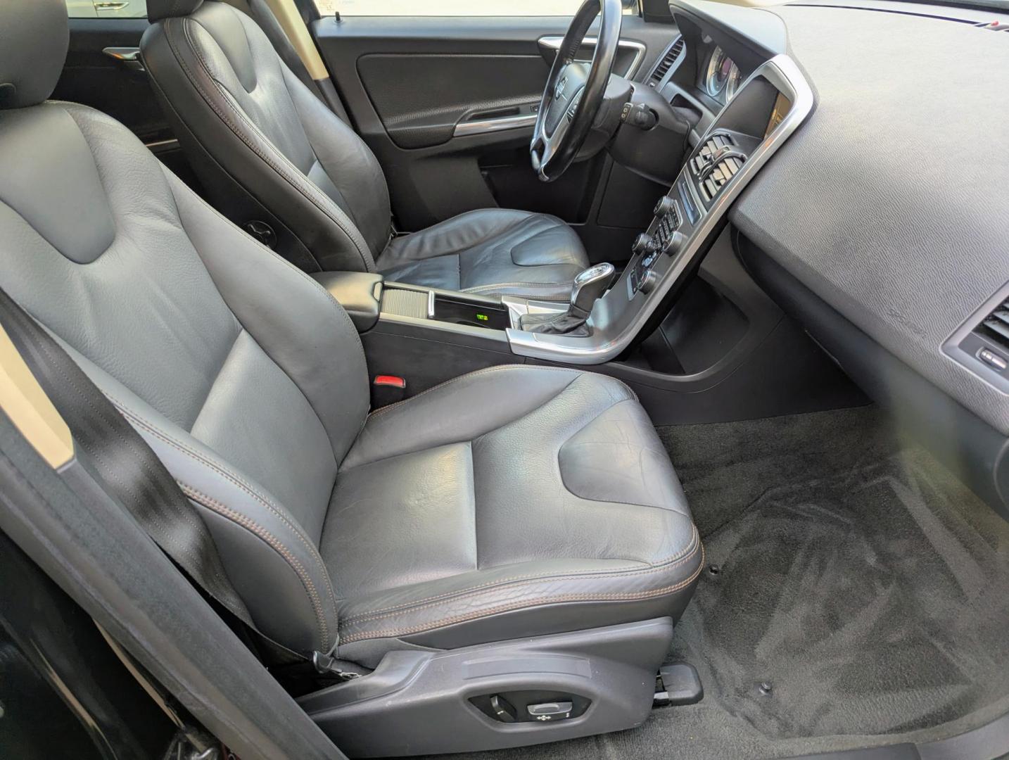 2013 Black /Black Leather Volvo XC60 T6 AWD (YV4902DZXD2) with an 3.0L L6 DOHC 24V TURBO engine, 6-Speed Automatic transmission, located at 603 Amelia Street, Plymouth, MI, 48170, (734) 459-5520, 42.378841, -83.464546 - Vehicles shown by appointment - Please call ahead - 734-459-5520, text 734-658-4573 or contact us via our web site at: http://www.selectmotors.com for complete Inventory, Photos, Videos and FREE Carfax Reports. 2013 Volvo XC60 T6 AWD Premier Plus Price: $9,995 (Price includes warranty and docume- Photo#7