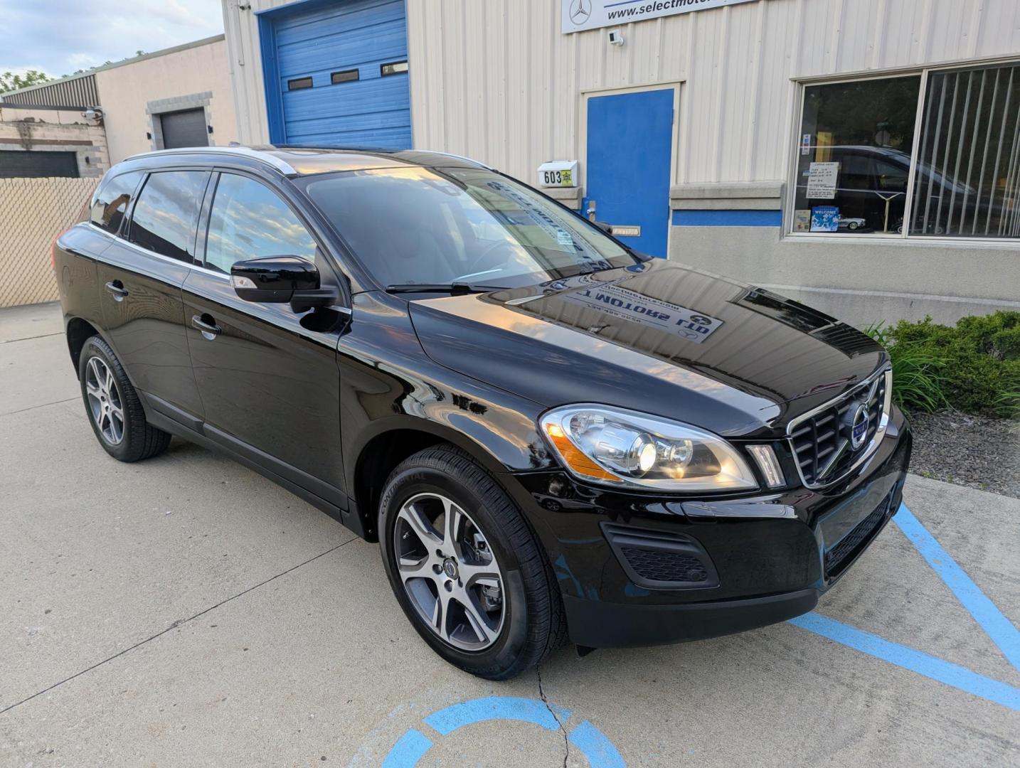 2013 Black /Black Leather Volvo XC60 T6 AWD (YV4902DZXD2) with an 3.0L L6 DOHC 24V TURBO engine, 6-Speed Automatic transmission, located at 603 Amelia Street, Plymouth, MI, 48170, (734) 459-5520, 42.378841, -83.464546 - Vehicles shown by appointment - Please call ahead - 734-459-5520, text 734-658-4573 or contact us via our web site at: http://www.selectmotors.com for complete Inventory, Photos, Videos and FREE Carfax Reports. 2013 Volvo XC60 T6 AWD Premier Plus Price: $9,995 (Price includes warranty and docume- Photo#9