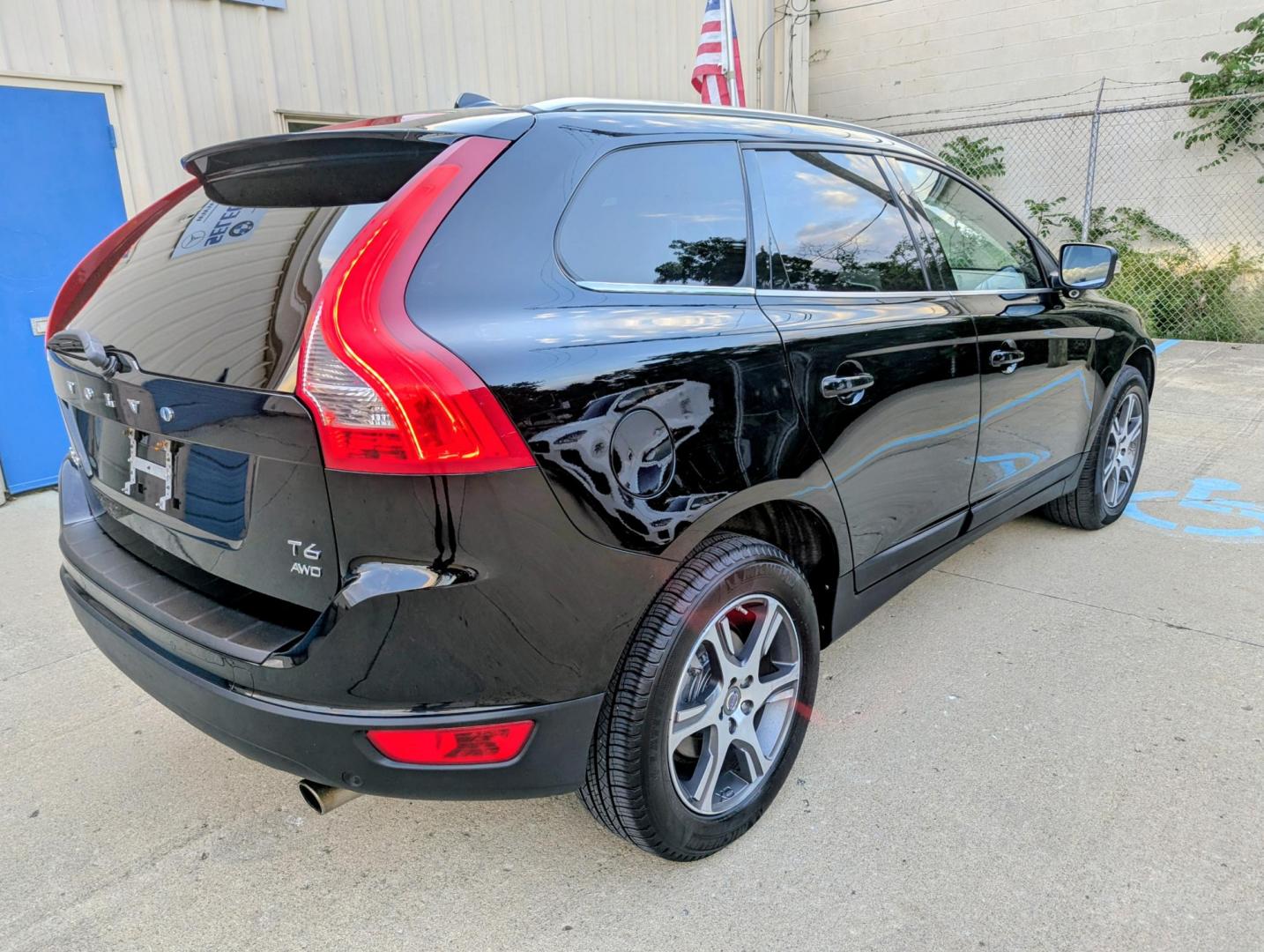 2013 Black /Black Leather Volvo XC60 T6 AWD (YV4902DZXD2) with an 3.0L L6 DOHC 24V TURBO engine, 6-Speed Automatic transmission, located at 603 Amelia Street, Plymouth, MI, 48170, (734) 459-5520, 42.378841, -83.464546 - Vehicles shown by appointment - Please call ahead - 734-459-5520, text 734-658-4573 or contact us via our web site at: http://www.selectmotors.com for complete Inventory, Photos, Videos and FREE Carfax Reports. 2013 Volvo XC60 T6 AWD Premier Plus Price: $9,995 (Price includes warranty and docume- Photo#11