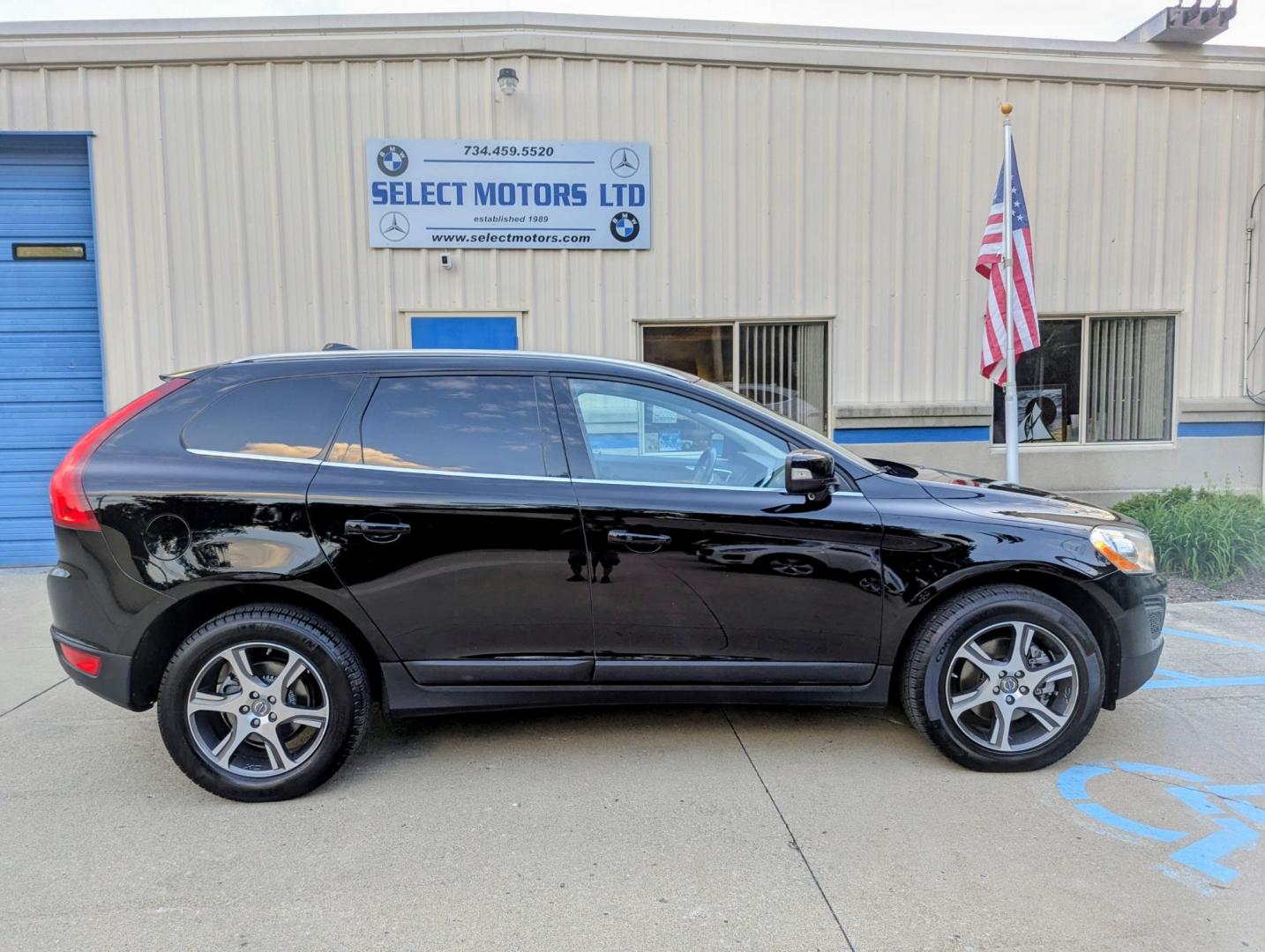 2013 Black /Black Leather Volvo XC60 T6 AWD (YV4902DZXD2) with an 3.0L L6 DOHC 24V TURBO engine, 6-Speed Automatic transmission, located at 603 Amelia Street, Plymouth, MI, 48170, (734) 459-5520, 42.378841, -83.464546 - Vehicles shown by appointment - Please call ahead - 734-459-5520, text 734-658-4573 or contact us via our web site at: http://www.selectmotors.com for complete Inventory, Photos, Videos and FREE Carfax Reports. 2013 Volvo XC60 T6 AWD Premier Plus Price: $9,995 (Price includes warranty and docume- Photo#10