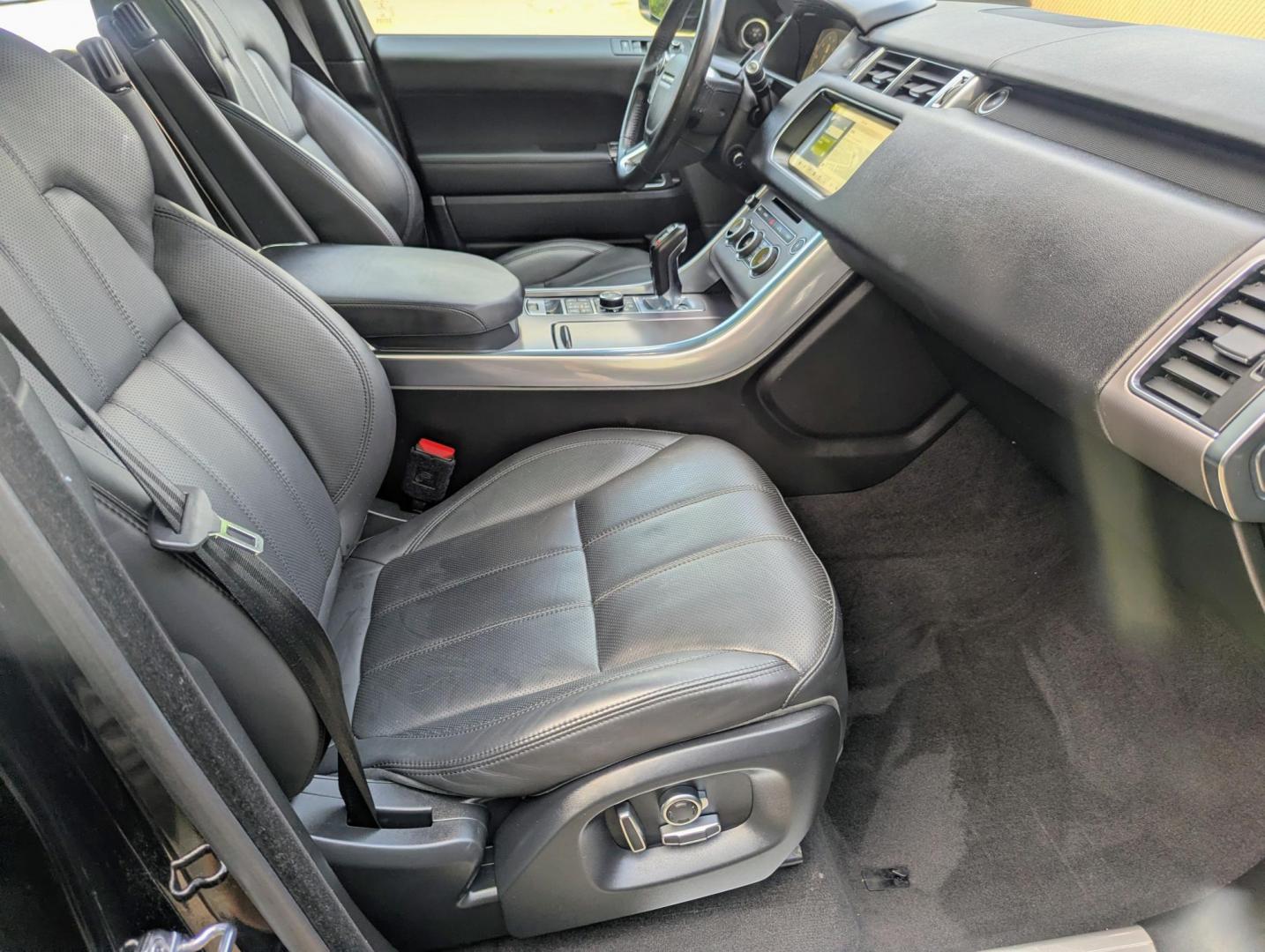 2017 Black /Black Land Rover Range Rover Sport HSE (SALWR2FV1HA) with an 3.0L V6 24V DOHC SUPERCHARGED engine, 8A transmission, located at 603 Amelia Street, Plymouth, MI, 48170, (734) 459-5520, 42.378841, -83.464546 - Vehicles shown by appointment - Please call ahead - 734-459-5520, text 734-658-4573 or contact us via our web site at: http://www.selectmotors.com for complete Inventory, Photos, Videos and FREE Carfax Reports. 2017 Range Rover Sport HSE – Outstanding Condition! Price: $21,995 Mileage: 56,0- Photo#5