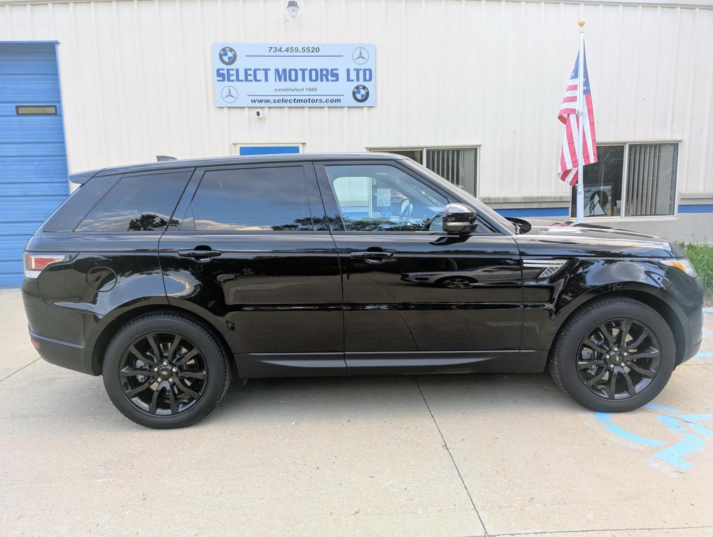 2017 Black /Black Land Rover Range Rover Sport HSE (SALWR2FV1HA) with an 3.0L V6 24V DOHC SUPERCHARGED engine, 8A transmission, located at 603 Amelia Street, Plymouth, MI, 48170, (734) 459-5520, 42.378841, -83.464546 - Vehicles shown by appointment - Please call ahead - 734-459-5520, text 734-658-4573 or contact us via our web site at: http://www.selectmotors.com for complete Inventory, Photos, Videos and FREE Carfax Reports. 2017 Range Rover Sport HSE – Outstanding Condition! Price: $21,995 Mileage: 56,0- Photo#10
