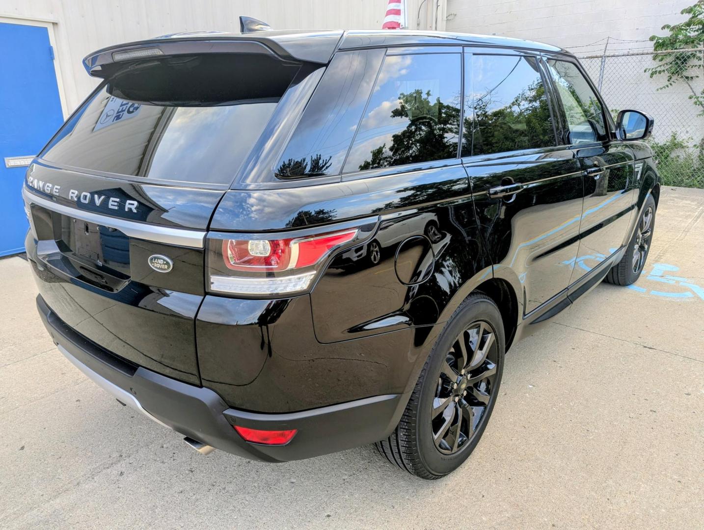 2017 Black /Black Land Rover Range Rover Sport HSE (SALWR2FV1HA) with an 3.0L V6 24V DOHC SUPERCHARGED engine, 8A transmission, located at 603 Amelia Street, Plymouth, MI, 48170, (734) 459-5520, 42.378841, -83.464546 - Vehicles shown by appointment - Please call ahead - 734-459-5520, text 734-658-4573 or contact us via our web site at: http://www.selectmotors.com for complete Inventory, Photos, Videos and FREE Carfax Reports. 2017 Range Rover Sport HSE – Outstanding Condition! Price: $21,995 Mileage: 56,0- Photo#11