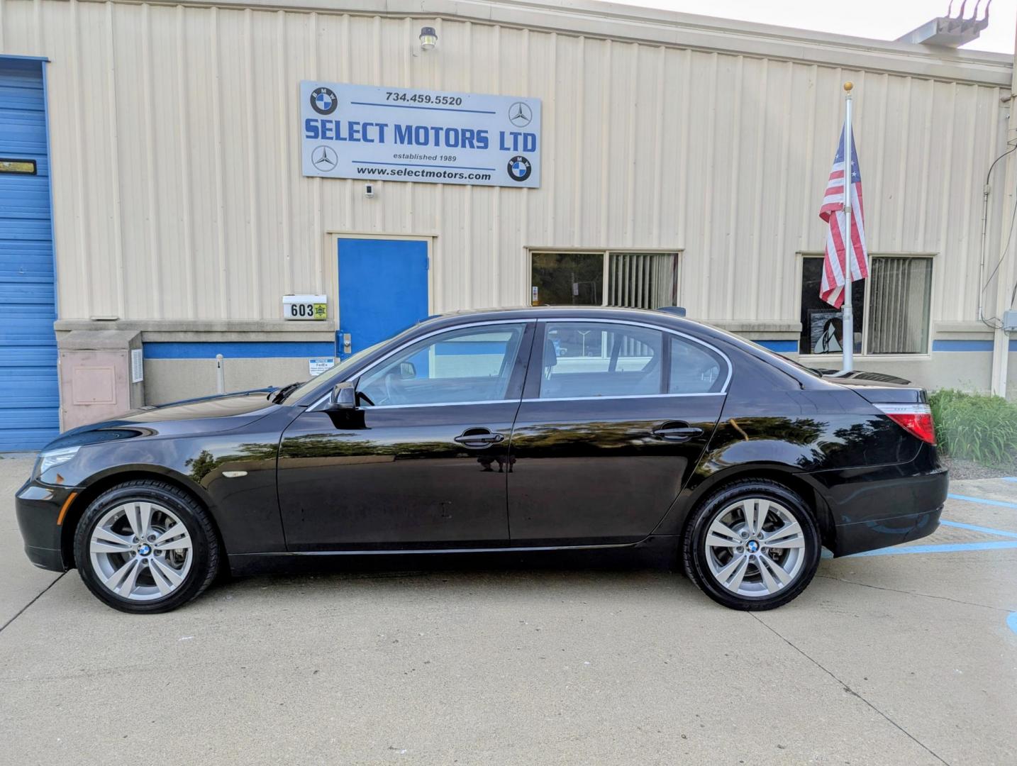 2010 Black /Black Dakota Leather BMW 5-Series 528xi (WBANV1C5XAC) with an 3.0L L6 DOHC 24V engine, Automatic transmission, located at 603 Amelia Street, Plymouth, MI, 48170, (734) 459-5520, 42.378841, -83.464546 - Vehicles shown by appointment - Please call ahead - 734-459-5520, text 734-658-4573 or contact us via our web site at: http://www.selectmotors.com for complete Inventory, Photos, Videos and FREE Carfax Reports. 2010 BMW 528xi – All-Wheel Drive Price: $8,995 (Documentary Fee & Warranty Included- Photo#2