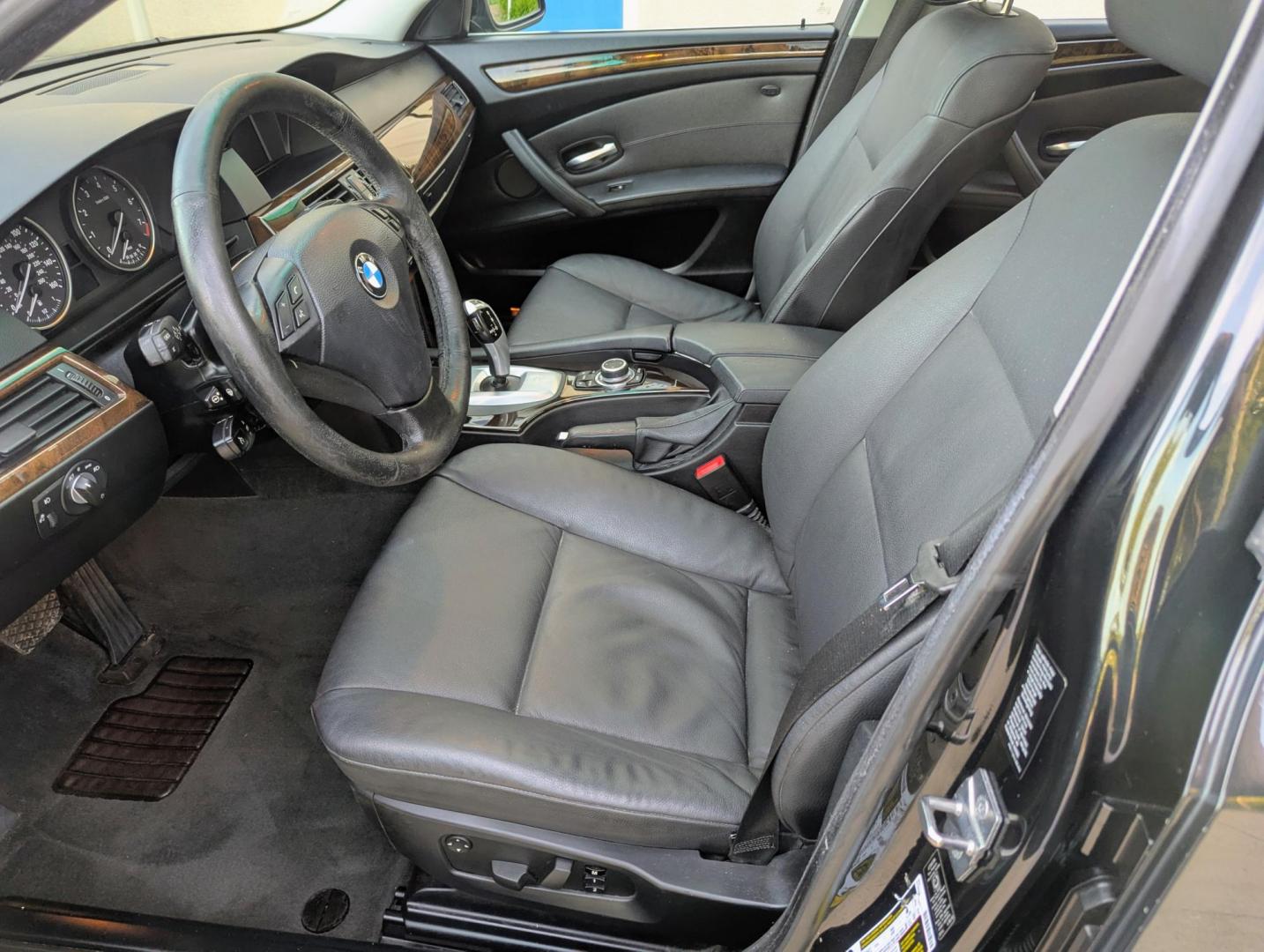 2010 Black /Black Dakota Leather BMW 5-Series 528xi (WBANV1C5XAC) with an 3.0L L6 DOHC 24V engine, Automatic transmission, located at 603 Amelia Street, Plymouth, MI, 48170, (734) 459-5520, 42.378841, -83.464546 - Vehicles shown by appointment - Please call ahead - 734-459-5520, text 734-658-4573 or contact us via our web site at: http://www.selectmotors.com for complete Inventory, Photos, Videos and FREE Carfax Reports. 2010 BMW 528xi – All-Wheel Drive Price: $8,995 (Documentary Fee & Warranty Included- Photo#4