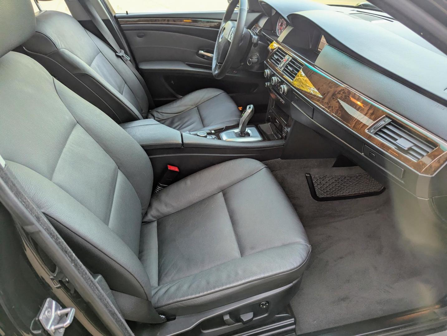 2010 Black /Black Dakota Leather BMW 5-Series 528xi (WBANV1C5XAC) with an 3.0L L6 DOHC 24V engine, Automatic transmission, located at 603 Amelia Street, Plymouth, MI, 48170, (734) 459-5520, 42.378841, -83.464546 - Vehicles shown by appointment - Please call ahead - 734-459-5520, text 734-658-4573 or contact us via our web site at: http://www.selectmotors.com for complete Inventory, Photos, Videos and FREE Carfax Reports. 2010 BMW 528xi – All-Wheel Drive Price: $8,995 (Documentary Fee & Warranty Included- Photo#8