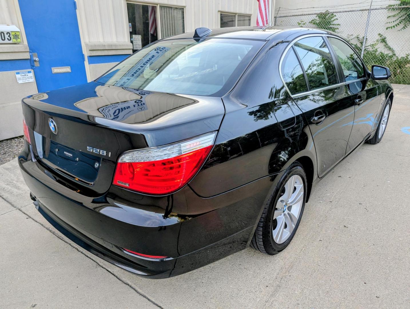 2010 Black /Black Dakota Leather BMW 5-Series 528xi (WBANV1C5XAC) with an 3.0L L6 DOHC 24V engine, Automatic transmission, located at 603 Amelia Street, Plymouth, MI, 48170, (734) 459-5520, 42.378841, -83.464546 - Vehicles shown by appointment - Please call ahead - 734-459-5520, text 734-658-4573 or contact us via our web site at: http://www.selectmotors.com for complete Inventory, Photos, Videos and FREE Carfax Reports. 2010 BMW 528xi – All-Wheel Drive Price: $8,995 (Documentary Fee & Warranty Included- Photo#12