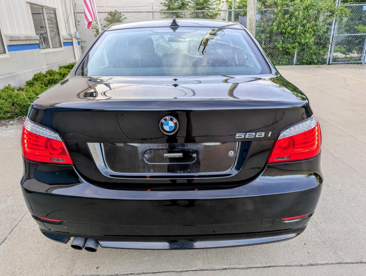 2010 Black /Black Dakota Leather BMW 5-Series 528xi (WBANV1C5XAC) with an 3.0L L6 DOHC 24V engine, Automatic transmission, located at 603 Amelia Street, Plymouth, MI, 48170, (734) 459-5520, 42.378841, -83.464546 - Vehicles shown by appointment - Please call ahead - 734-459-5520, text 734-658-4573 or contact us via our web site at: http://www.selectmotors.com for complete Inventory, Photos, Videos and FREE Carfax Reports. 2010 BMW 528xi – All-Wheel Drive Price: $8,995 (Documentary Fee & Warranty Included- Photo#13