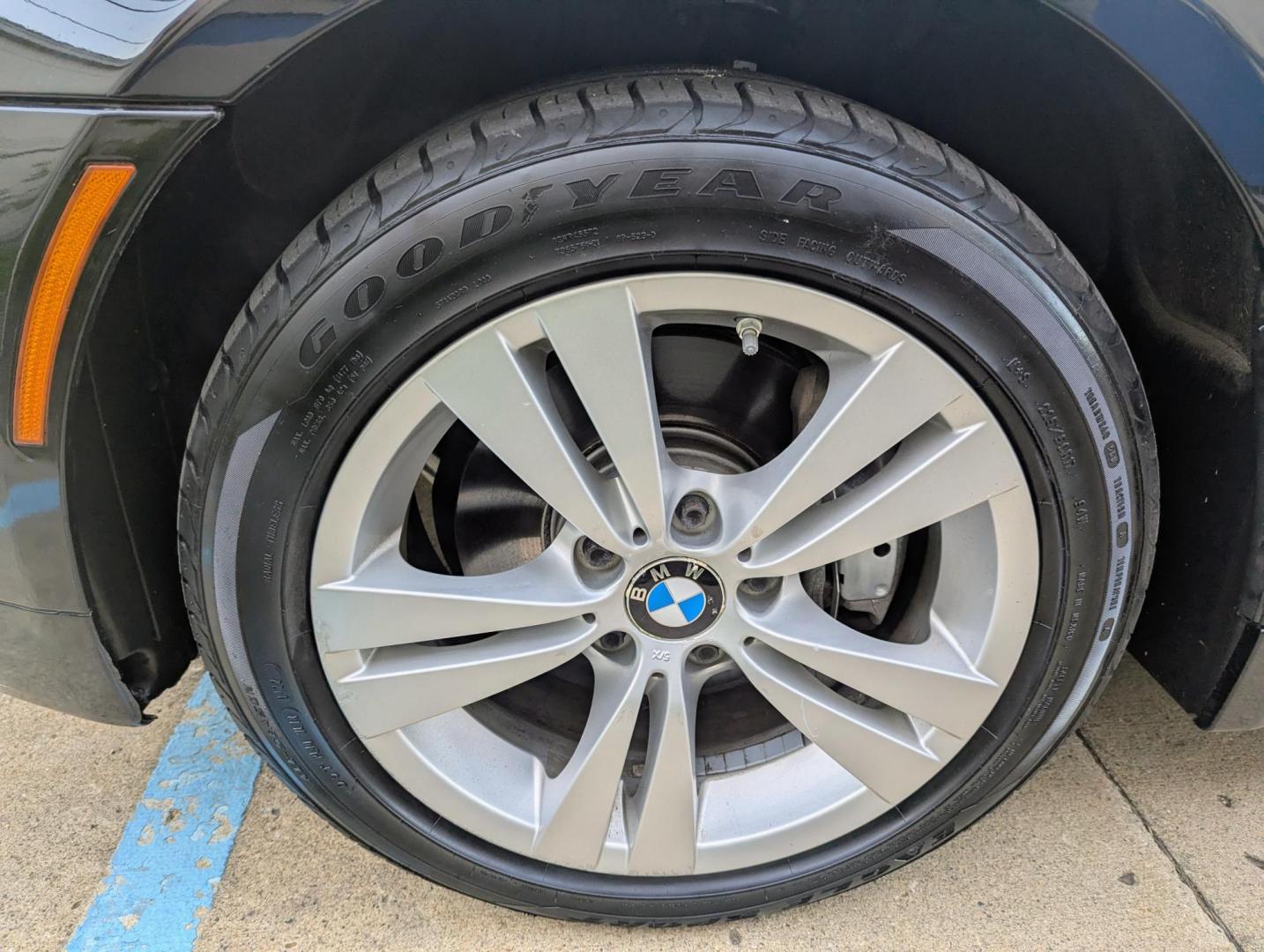 2010 Black /Black Dakota Leather BMW 5-Series 528xi (WBANV1C5XAC) with an 3.0L L6 DOHC 24V engine, Automatic transmission, located at 603 Amelia Street, Plymouth, MI, 48170, (734) 459-5520, 42.378841, -83.464546 - Vehicles shown by appointment - Please call ahead - 734-459-5520, text 734-658-4573 or contact us via our web site at: http://www.selectmotors.com for complete Inventory, Photos, Videos and FREE Carfax Reports. 2010 BMW 528xi – All-Wheel Drive Price: $8,995 (Documentary Fee & Warranty Included- Photo#14
