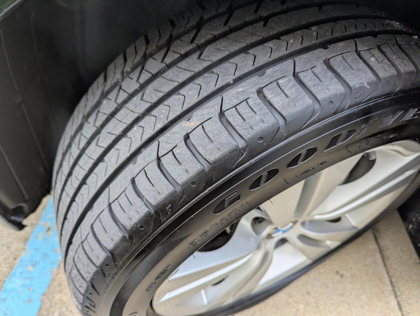 2010 Black /Black Dakota Leather BMW 5-Series 528xi (WBANV1C5XAC) with an 3.0L L6 DOHC 24V engine, Automatic transmission, located at 603 Amelia Street, Plymouth, MI, 48170, (734) 459-5520, 42.378841, -83.464546 - Vehicles shown by appointment - Please call ahead - 734-459-5520, text 734-658-4573 or contact us via our web site at: http://www.selectmotors.com for complete Inventory, Photos, Videos and FREE Carfax Reports. 2010 BMW 528xi – All-Wheel Drive Price: $8,995 (Documentary Fee & Warranty Included- Photo#15