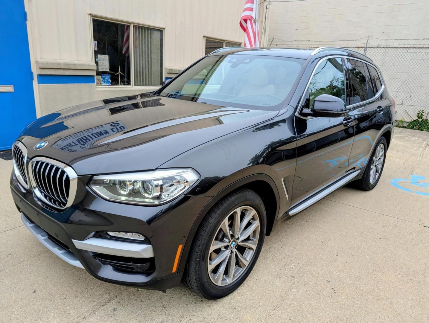 2019 Graphite Grey Metallic /Beige Leather BMW X3 xDrive30i (5UXTR9C51KL) with an 2.0L L4 DOHC 16V engine, 8A transmission, located at 603 Amelia Street, Plymouth, MI, 48170, (734) 459-5520, 42.378841, -83.464546 - Vehicles shown by appointment - Please call ahead - 734-459-5520, text 734-658-4573 or contact us via our web site at: http://www.selectmotors.com for complete Inventory, Photos, Videos and FREE Carfax Reports. 2019 BMW X3 xDrive30i Price: $18,995 | Warranty Included Take a look at this ex- Photo#0