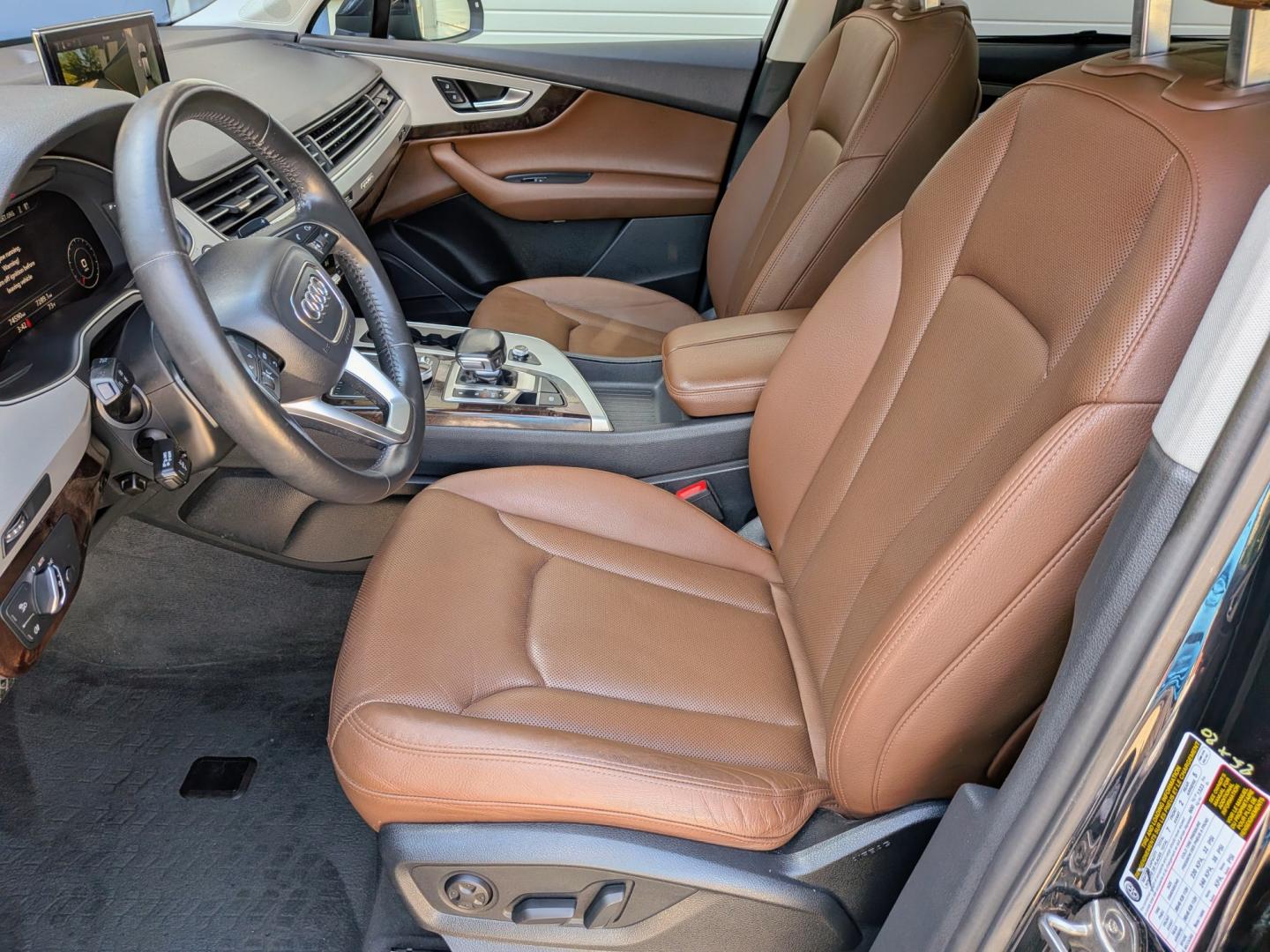 2017 White /Black Leather Audi Q7 2.0 Premium Plus quattro (WA1LHAF73HD) with an 2.0 4 cylinder turbocharged engine, 8A transmission, located at 603 Amelia Street, Plymouth, MI, 48170, (734) 459-5520, 42.378841, -83.464546 - Vehicles shown by appointment - Please call ahead - 734-459-5520, text 734-658-4573 or contact us via our web site at: http://www.selectmotors.com for complete Inventory, Photos, Videos and FREE Carfax Reports. FOR SALE: 2017 Audi Q7 2.0T quattro Tiptronic Price: $16,995 (Doc fee and warranty IN- Photo#3