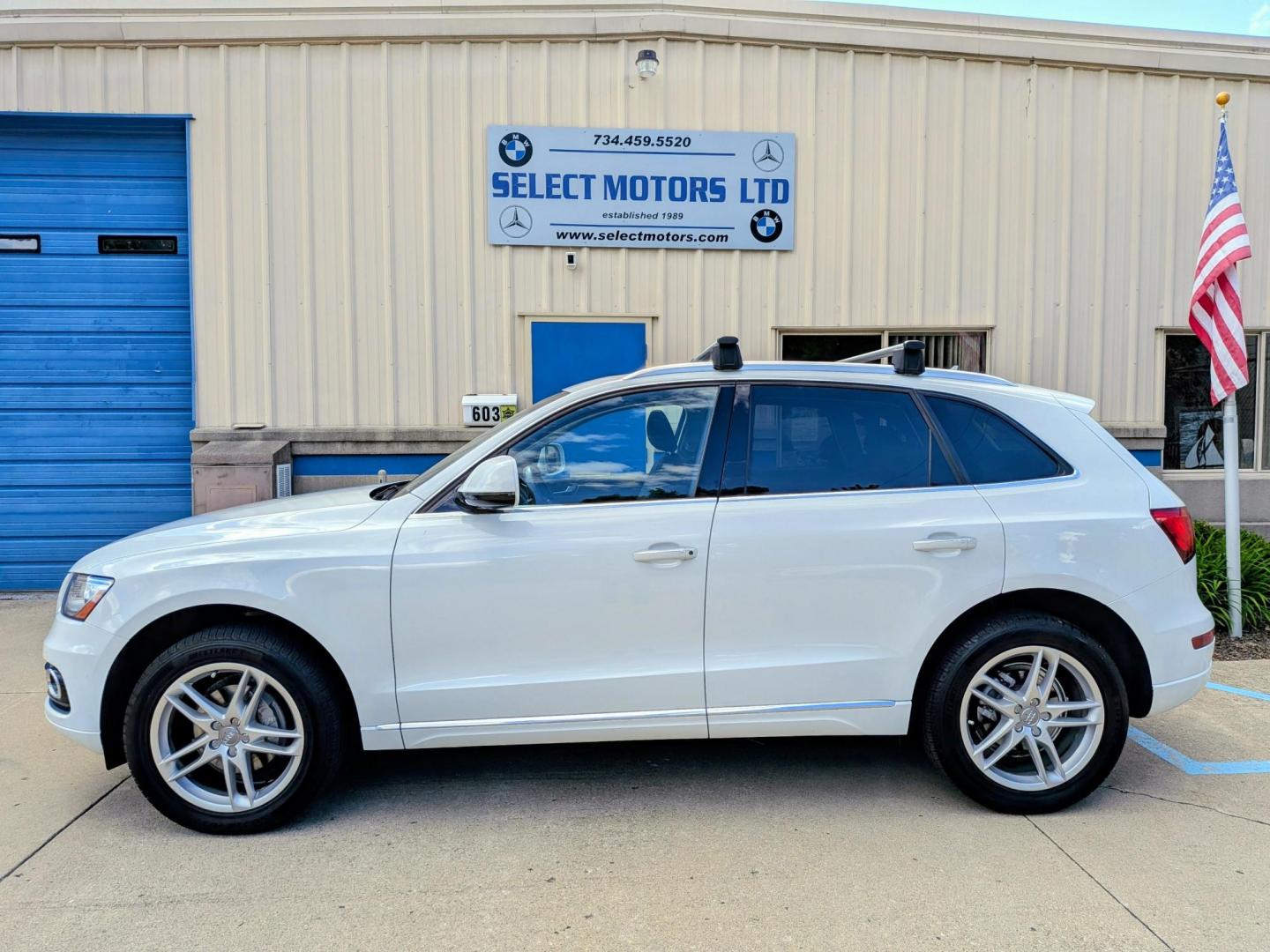 2017 White /Black Leather Audi Q5 2.0T Premium quattro (WA1C2AFP8HA) with an 2.0L L4 DOHC 16V engine, 8A transmission, located at 603 Amelia Street, Plymouth, MI, 48170, (734) 459-5520, 42.378841, -83.464546 - Vehicles shown by appointment - Please call ahead - 734-459-5520, text 734-658-4573 or contact us via our web site at: http://www.selectmotors.com for complete Inventory, Photos, Videos and FREE Carfax Reports. 2017 Audi Q5 2.0T Quattro Premium Price: $10,995 (Warranty & Document fee included!) - Photo#2