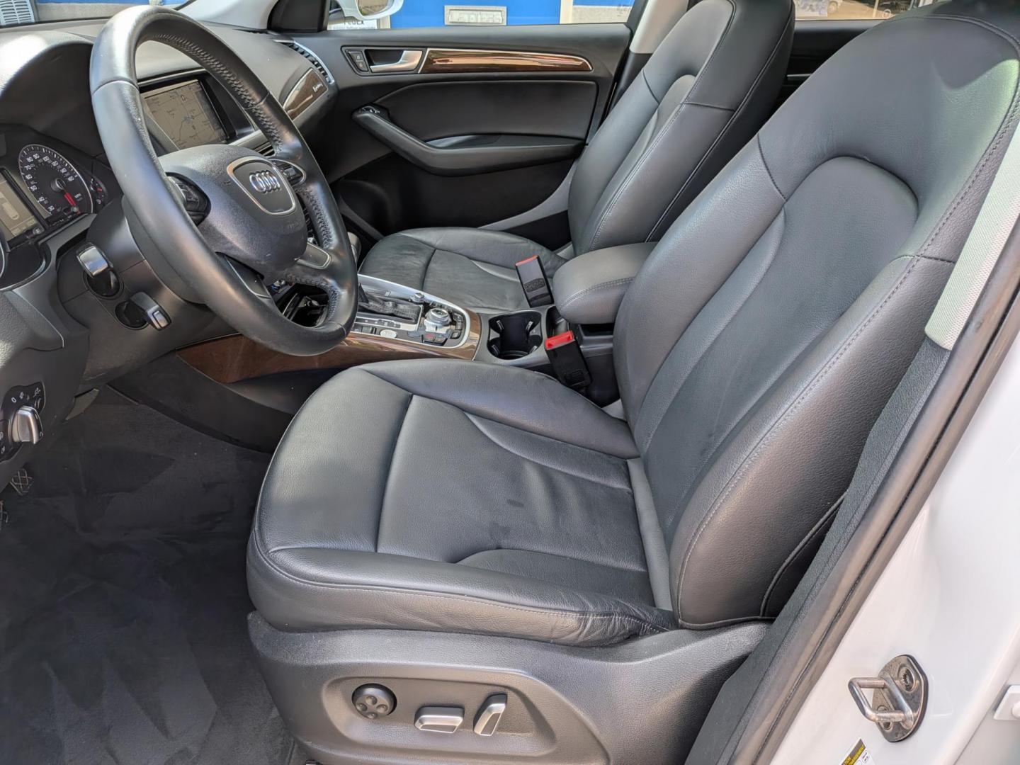 2017 White /Black Leather Audi Q5 2.0T Premium quattro (WA1C2AFP8HA) with an 2.0L L4 DOHC 16V engine, 8A transmission, located at 603 Amelia Street, Plymouth, MI, 48170, (734) 459-5520, 42.378841, -83.464546 - Vehicles shown by appointment - Please call ahead - 734-459-5520, text 734-658-4573 or contact us via our web site at: http://www.selectmotors.com for complete Inventory, Photos, Videos and FREE Carfax Reports. 2017 Audi Q5 2.0T Quattro Premium Price: $10,995 (Warranty & Document fee included!) - Photo#4