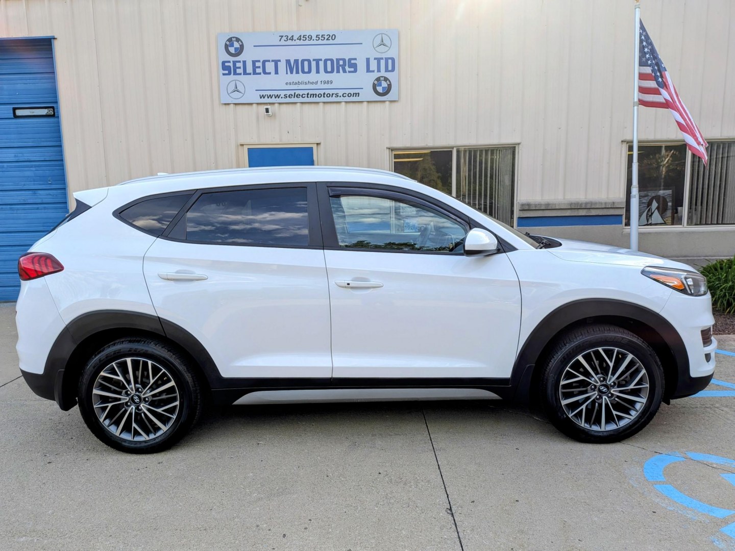 2020 White /Grey Hyundai Tucson Sport AWD (KM8J3CAL3LU) with an 2.4L L4 DOHC 16V engine, 6A transmission, located at 603 Amelia Street, Plymouth, MI, 48170, (734) 459-5520, 42.378841, -83.464546 - Vehicles shown by appointment - Please call ahead - 734-459-5520, text 734-658-4573 or contact us via our web site at: http://www.selectmotors.com for complete Inventory, Photos, Videos and FREE Carfax Reports. 2020 Hyundai Tucson SEL – All-Wheel Drive Price: $13,995 (Warranty and Documentary- Photo#9