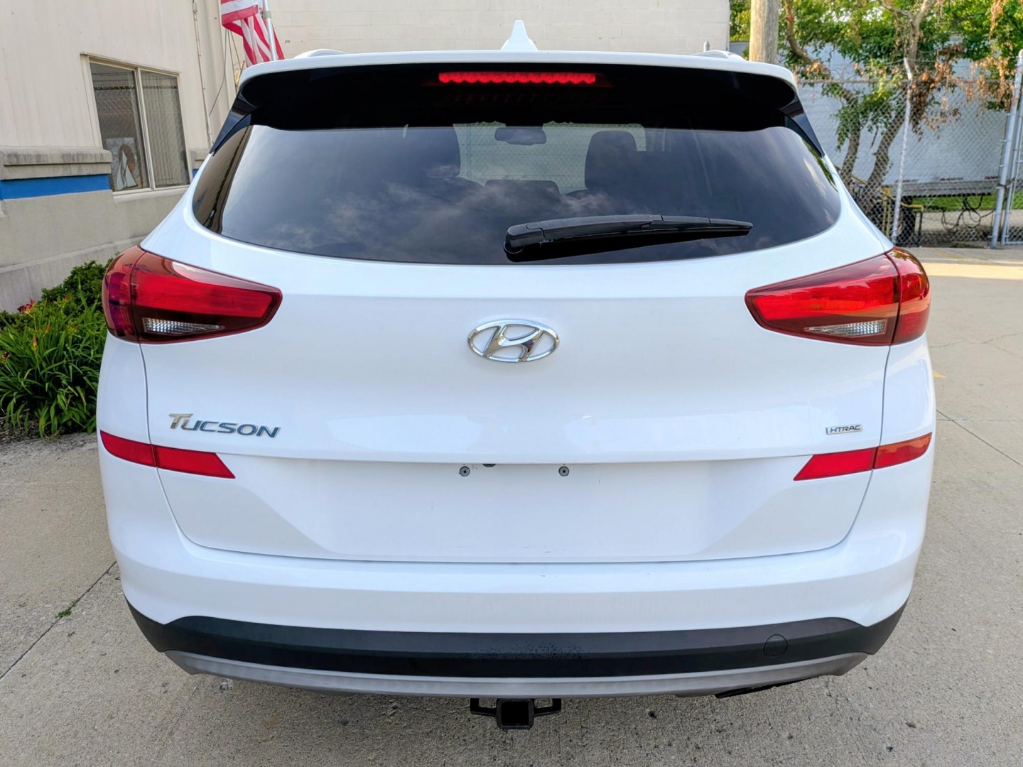 2020 White /Grey Hyundai Tucson Sport AWD (KM8J3CAL3LU) with an 2.4L L4 DOHC 16V engine, 6A transmission, located at 603 Amelia Street, Plymouth, MI, 48170, (734) 459-5520, 42.378841, -83.464546 - Vehicles shown by appointment - Please call ahead - 734-459-5520, text 734-658-4573 or contact us via our web site at: http://www.selectmotors.com for complete Inventory, Photos, Videos and FREE Carfax Reports. 2020 Hyundai Tucson SEL – All-Wheel Drive Price: $13,995 (Warranty and Documentary- Photo#11