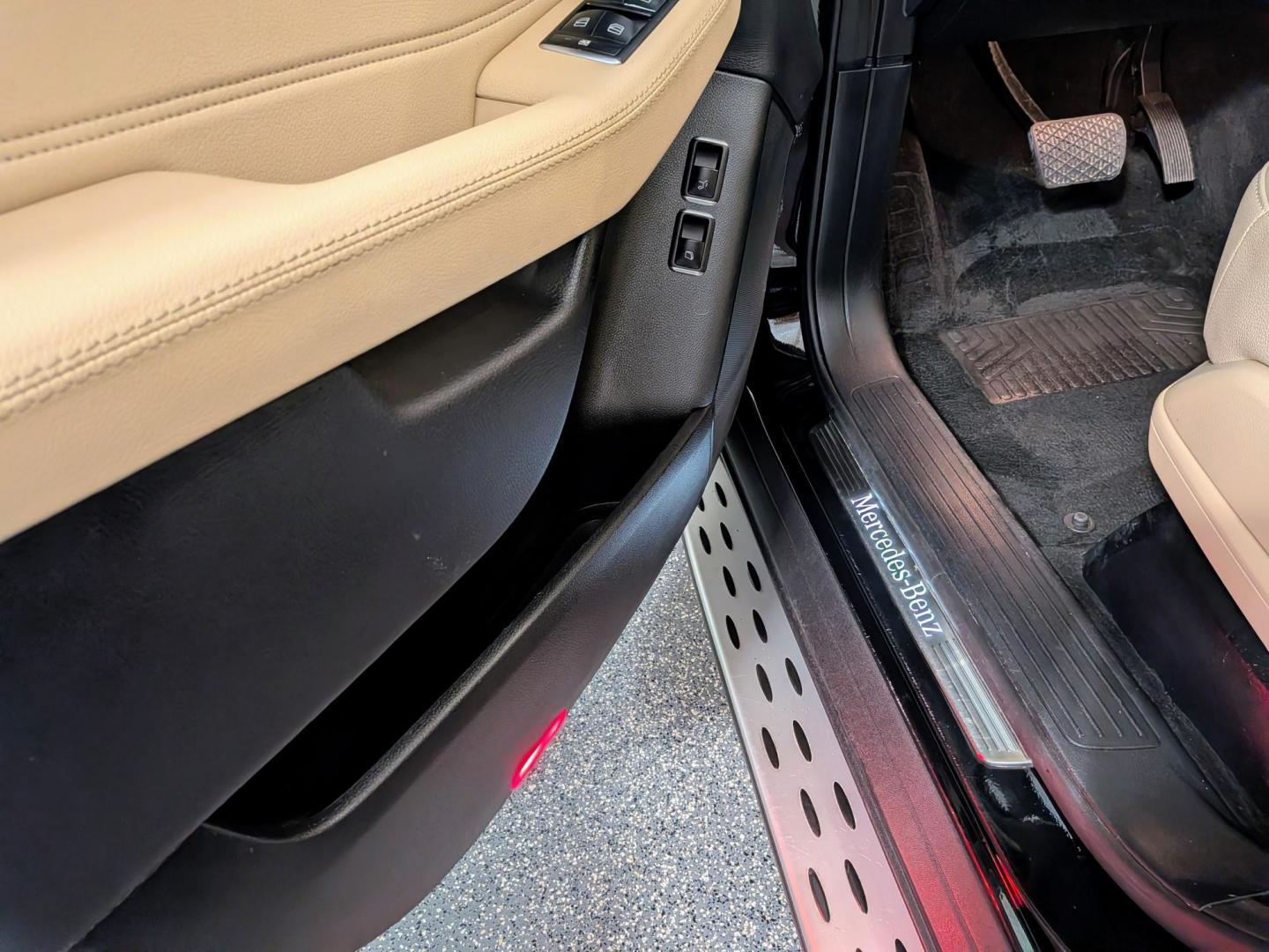 2019 Black /Almond Beige Leather Mercedes-Benz GLS-Class GLS450 4MATIC (4JGDF6EE3KB) with an 3.0L V6 DOHC 24V TURBO DIESEL engine, 7A transmission, located at 603 Amelia Street, Plymouth, MI, 48170, (734) 459-5520, 42.378841, -83.464546 - Vehicles shown by appointment - Please call ahead - 734-459-5520, text 734-658-4573 or contact us via our web site at: http://www.selectmotors.com for complete Inventory, Photos, Videos and FREE Carfax Reports. 2019 Mercedes-Benz GLS 450 4MATIC Price: $23,995 (Warranty & Documentary Fee Included) - Photo#18