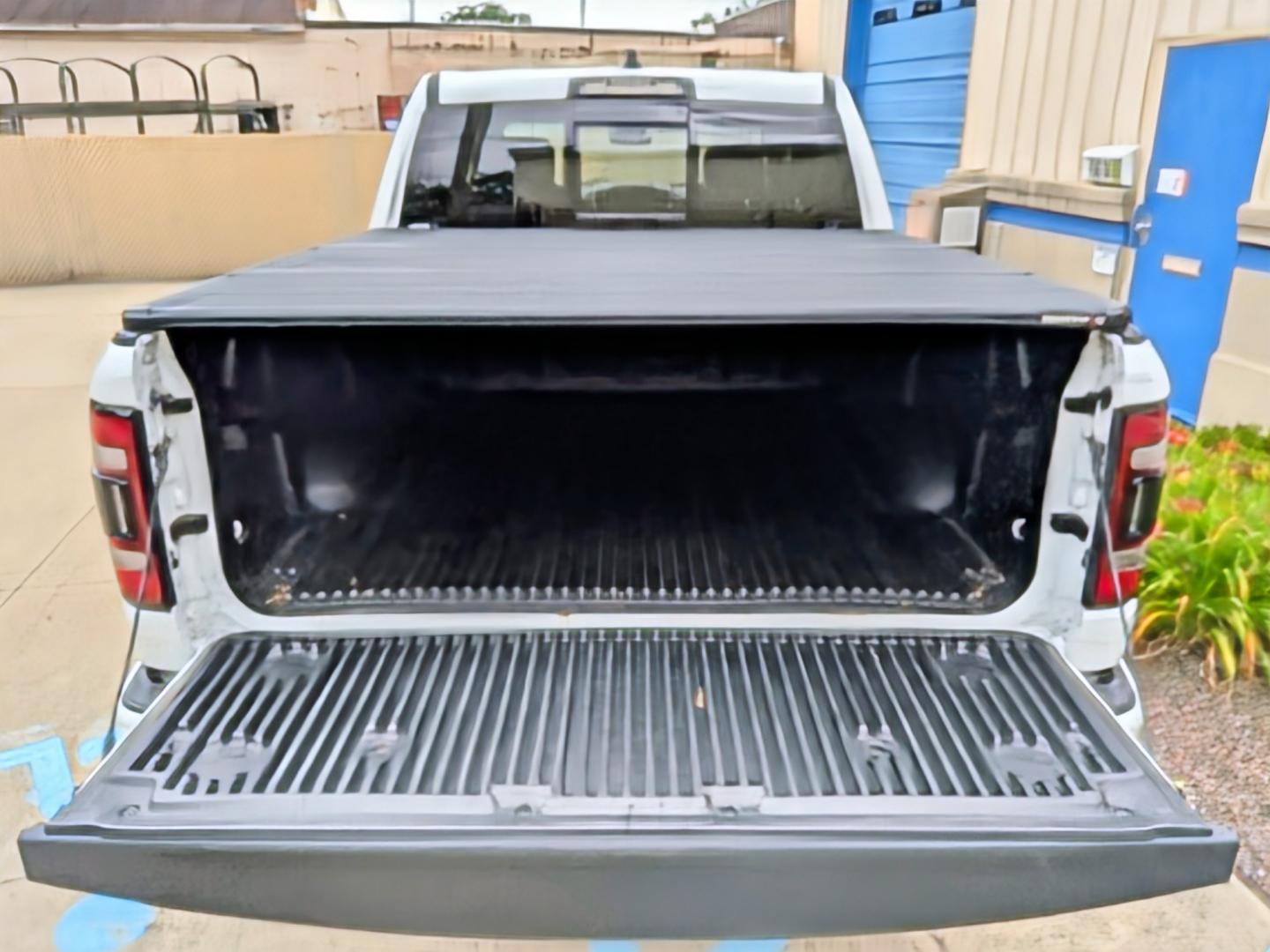 2020 White /Black RAM 1500 Big Horn Crew Cab SWB 4WD (1C6SRFFT8LN) with an 5.7L V8 OHV 16V engine, 8A transmission, located at 603 Amelia Street, Plymouth, MI, 48170, (734) 459-5520, 42.378841, -83.464546 - Vehicles shown by appointment - Please call ahead - 734-459-5520, text 734-658-4573 or contact us via our web site at: http://www.selectmotors.com for complete Inventory, Photos, Videos and FREE Carfax Reports. 2020 RAM 1500 Big Horn Crew Cab 4x4 Looking for a truck that perfectly balances rugg- Photo#11