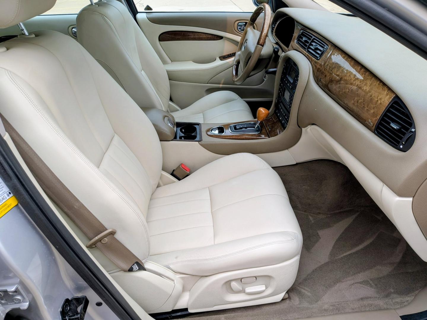 2003 Silver Metallic /Ivory Leather Jaguar S-Type 4.2 (SAJEA01U93H) with an 4.2L V8 DOHC 32V engine, 6A OD transmission, located at 603 Amelia Street, Plymouth, MI, 48170, (734) 459-5520, 42.378841, -83.464546 - Vehicles shown by appointment - Please call ahead - 734-459-5520, text 734-658-4573 or contact us via our web site at: http://www.selectmotors.com for complete Inventory, Photos, Videos and FREE Carfax Reports. 2003 Jaguar S-Type 4.2L V8 — Only 67k Miles! An exceptional blend of British luxur- Photo#6