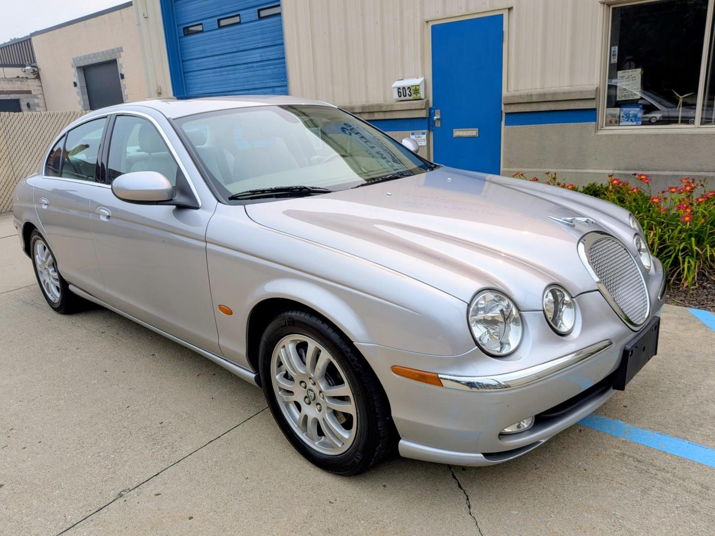 2003 Silver Metallic /Ivory Leather Jaguar S-Type 4.2 (SAJEA01U93H) with an 4.2L V8 DOHC 32V engine, 6A OD transmission, located at 603 Amelia Street, Plymouth, MI, 48170, (734) 459-5520, 42.378841, -83.464546 - Vehicles shown by appointment - Please call ahead - 734-459-5520, text 734-658-4573 or contact us via our web site at: http://www.selectmotors.com for complete Inventory, Photos, Videos and FREE Carfax Reports. 2003 Jaguar S-Type 4.2L V8 — Only 67k Miles! An exceptional blend of British luxur- Photo#9