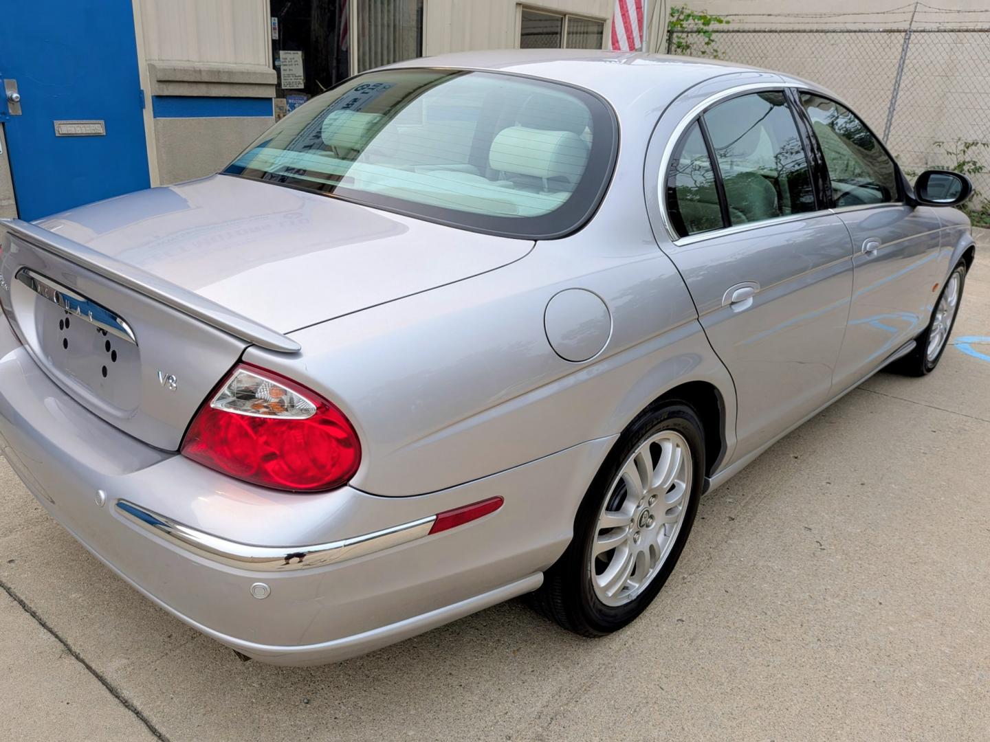 2003 Silver Metallic /Ivory Leather Jaguar S-Type 4.2 (SAJEA01U93H) with an 4.2L V8 DOHC 32V engine, 6A OD transmission, located at 603 Amelia Street, Plymouth, MI, 48170, (734) 459-5520, 42.378841, -83.464546 - Vehicles shown by appointment - Please call ahead - 734-459-5520, text 734-658-4573 or contact us via our web site at: http://www.selectmotors.com for complete Inventory, Photos, Videos and FREE Carfax Reports. 2003 Jaguar S-Type 4.2L V8 — Only 67k Miles! An exceptional blend of British luxur- Photo#11