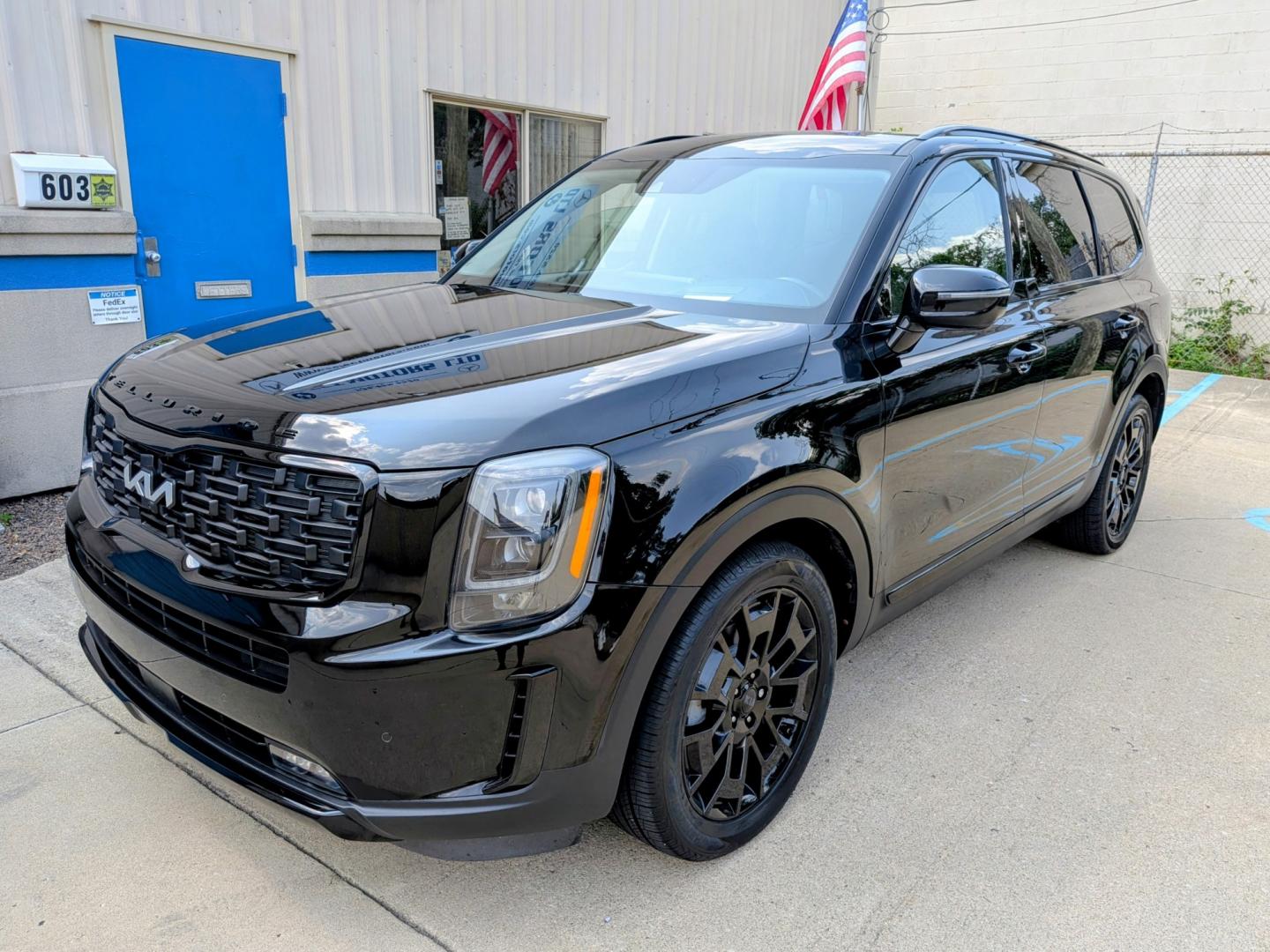 2021 Black /Black leather Kia Telluride SX AWD (5XYP5DHC0MG) with an 3.8L V6 DOHC 24V engine, 8A transmission, located at 603 Amelia Street, Plymouth, MI, 48170, (734) 459-5520, 42.378841, -83.464546 - Vehicles shown by appointment - Please call ahead - 734-459-5520, text 734-658-4573 or contact us via our web site at: http://www.selectmotors.com for complete Inventory, Photos, Videos and FREE Carfax Reports. 2021 Kia Telluride SX V6 AWD (Nightfall & SX Prestige Packages) Price: $21,995 (Doc f- Photo#0