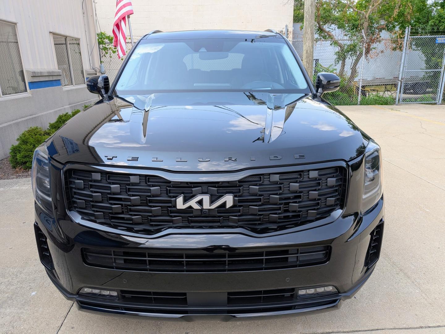 2021 Black /Black leather Kia Telluride SX AWD (5XYP5DHC0MG) with an 3.8L V6 DOHC 24V engine, 8A transmission, located at 603 Amelia Street, Plymouth, MI, 48170, (734) 459-5520, 42.378841, -83.464546 - Vehicles shown by appointment - Please call ahead - 734-459-5520, text 734-658-4573 or contact us via our web site at: http://www.selectmotors.com for complete Inventory, Photos, Videos and FREE Carfax Reports. 2021 Kia Telluride SX V6 AWD (Nightfall & SX Prestige Packages) Price: $21,995 (Doc f- Photo#1