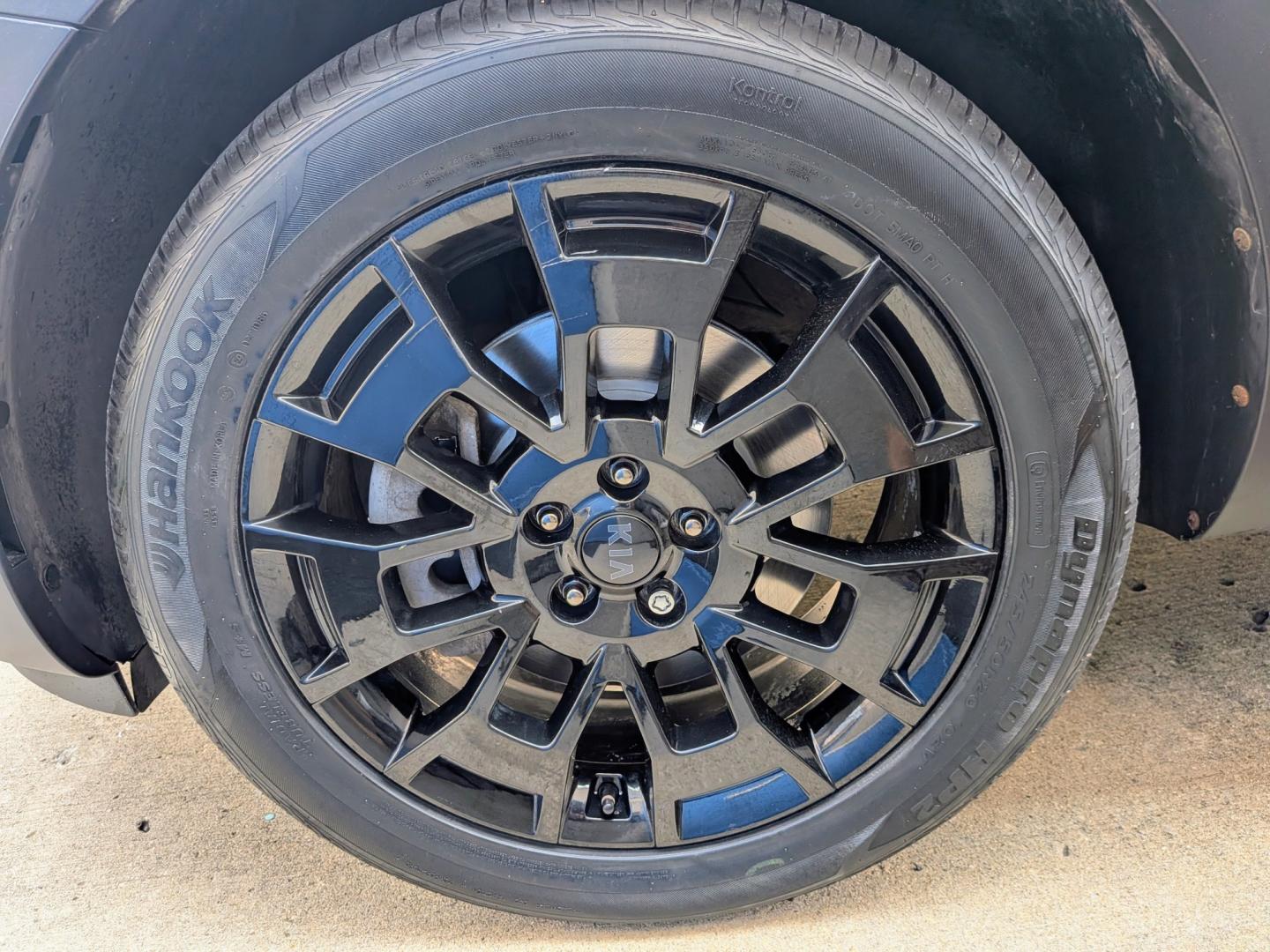 2021 Black /Black leather Kia Telluride SX AWD (5XYP5DHC0MG) with an 3.8L V6 DOHC 24V engine, 8A transmission, located at 603 Amelia Street, Plymouth, MI, 48170, (734) 459-5520, 42.378841, -83.464546 - Vehicles shown by appointment - Please call ahead - 734-459-5520, text 734-658-4573 or contact us via our web site at: http://www.selectmotors.com for complete Inventory, Photos, Videos and FREE Carfax Reports. 2021 Kia Telluride SX V6 AWD (Nightfall & SX Prestige Packages) Price: $21,995 (Doc f- Photo#14