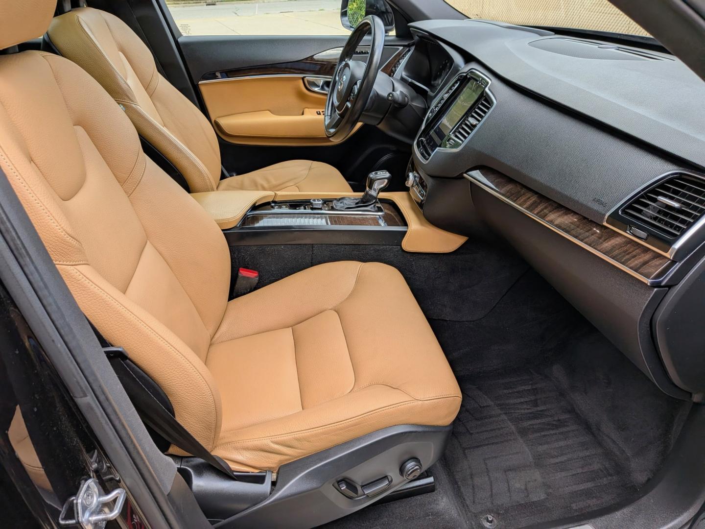 2016 Black /Amber leather Volvo XC90 T6 Momentum (YV4A22PK3G1) with an 2.0L L4 DOHC 16V engine, 8A transmission, located at 603 Amelia Street, Plymouth, MI, 48170, (734) 459-5520, 42.378841, -83.464546 - Vehicles shown by appointment - Please call ahead - 734-459-5520, text 734-658-4573 or contact us via our web site at: http://www.selectmotors.com for complete Inventory, Photos, Videos and FREE Carfax Reports. 2016 Volvo XC90 T6 AWD Momentum Price: $13,995 (Warranty & Document Fee Included!)- Photo#9