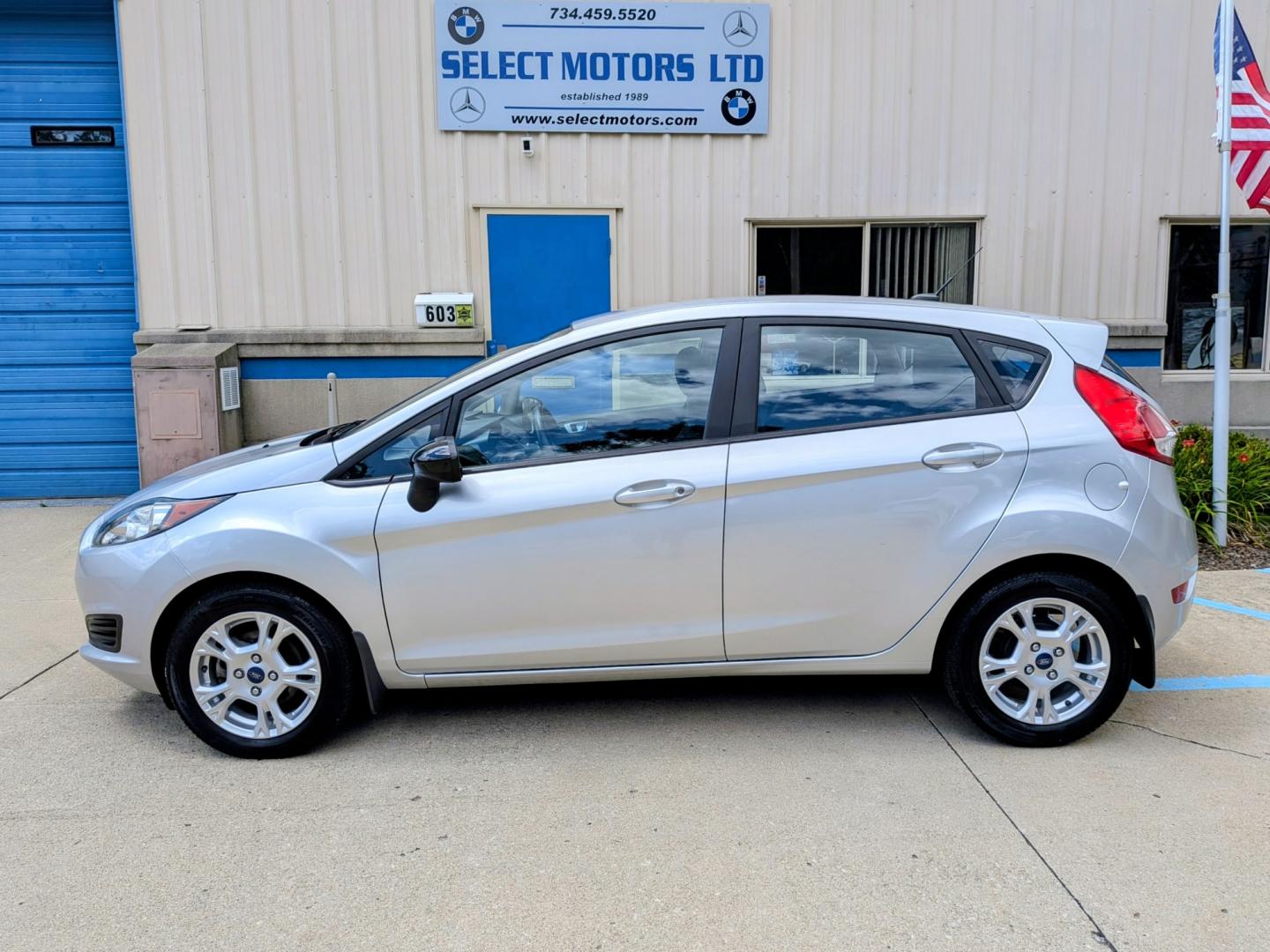 2015 Silver Metallic /Black Ford Fiesta SE Hatchback (3FADP4EJ9FM) with an 1.6L L4 DOHC 16V engine, Automatic transmission, located at 603 Amelia Street, Plymouth, MI, 48170, (734) 459-5520, 42.378841, -83.464546- Photo#2