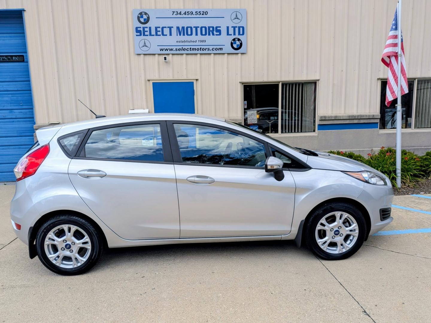 2015 Silver Metallic /Black Ford Fiesta SE Hatchback (3FADP4EJ9FM) with an 1.6L L4 DOHC 16V engine, Automatic transmission, located at 603 Amelia Street, Plymouth, MI, 48170, (734) 459-5520, 42.378841, -83.464546- Photo#11