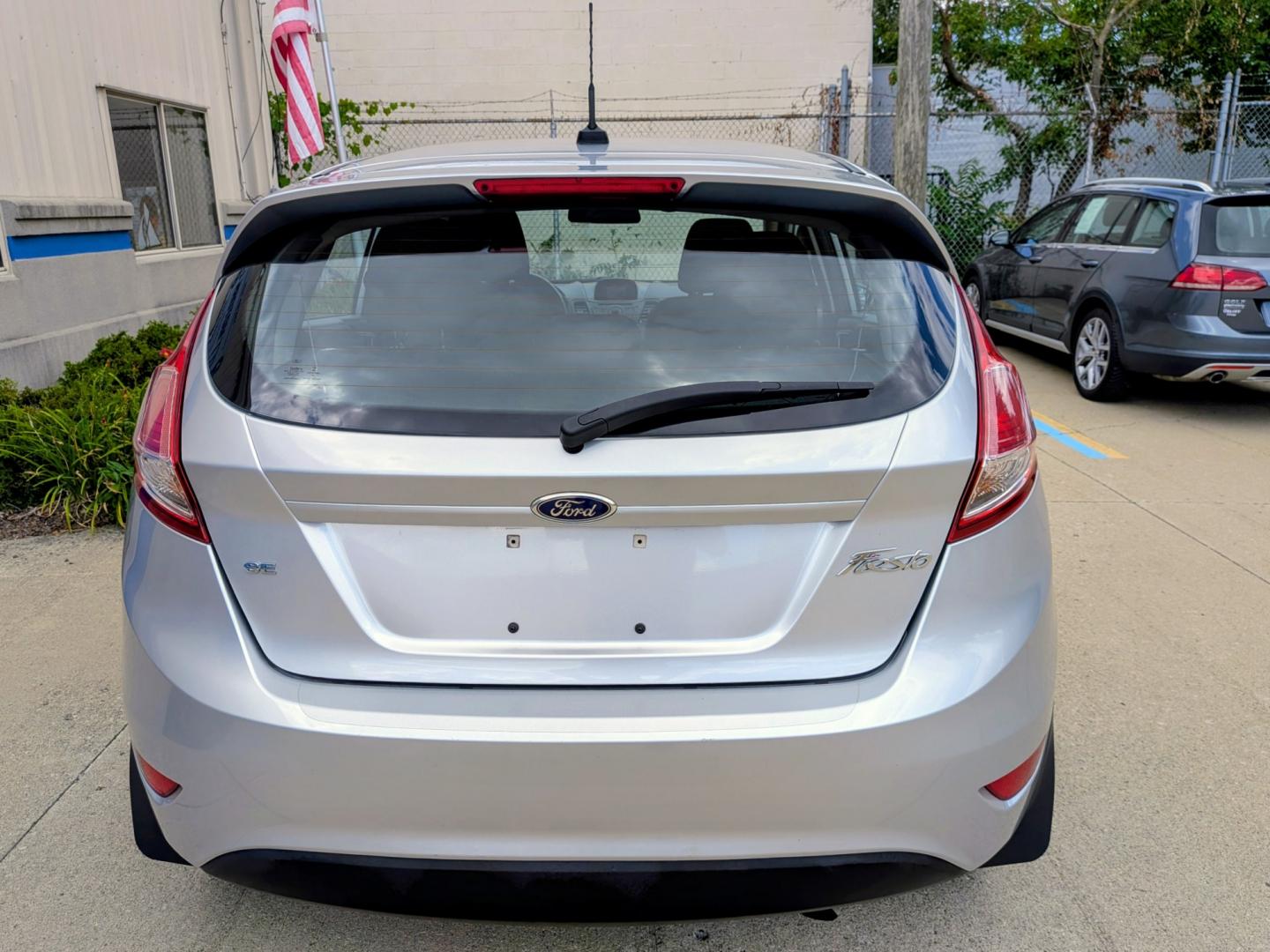 2015 Silver Metallic /Black Ford Fiesta SE Hatchback (3FADP4EJ9FM) with an 1.6L L4 DOHC 16V engine, Automatic transmission, located at 603 Amelia Street, Plymouth, MI, 48170, (734) 459-5520, 42.378841, -83.464546- Photo#13