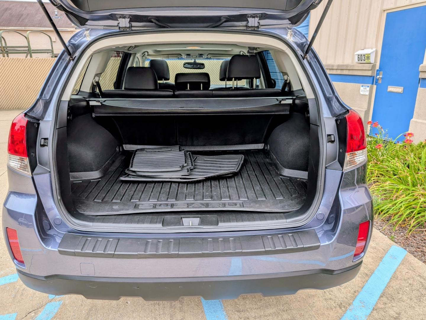 2013 Twilight Blue Metallic /Off-Black Leather Subaru Outback 2.5i Limited (4S4BRCKC1D3) with an 2.5L H4 DOHC 16V engine, Automatic transmission, located at 603 Amelia Street, Plymouth, MI, 48170, (734) 459-5520, 42.378841, -83.464546 - Vehicles shown by appointment - Please call ahead - 734-459-5520, text 734-658-4573 or contact us via our web site at: http://www.selectmotors.com for complete Inventory, Photos, Videos and FREE Carfax Reports. 2013 Subaru Outback 2.5i Limited AWD Price: $10,995 Mileage: 70,000 miles Inclu- Photo#7