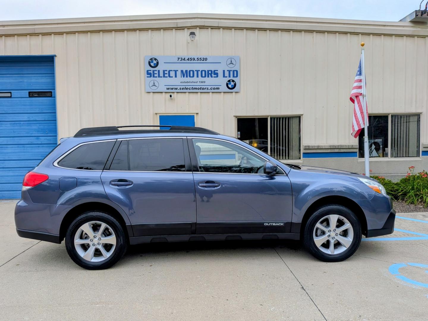 2013 Twilight Blue Metallic /Off-Black Leather Subaru Outback 2.5i Limited (4S4BRCKC1D3) with an 2.5L H4 DOHC 16V engine, Automatic transmission, located at 603 Amelia Street, Plymouth, MI, 48170, (734) 459-5520, 42.378841, -83.464546 - Vehicles shown by appointment - Please call ahead - 734-459-5520, text 734-658-4573 or contact us via our web site at: http://www.selectmotors.com for complete Inventory, Photos, Videos and FREE Carfax Reports. 2013 Subaru Outback 2.5i Limited AWD Price: $10,995 Mileage: 70,000 miles Inclu- Photo#12